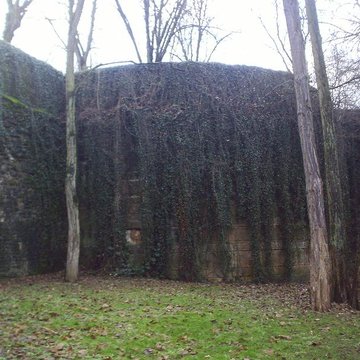 Vestiges de lenceinte du Moyen-Age