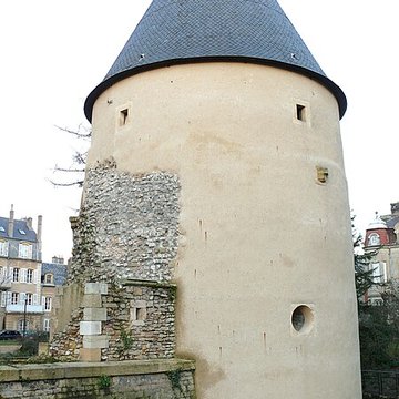 Vestiges de lenceinte du Moyen-Age