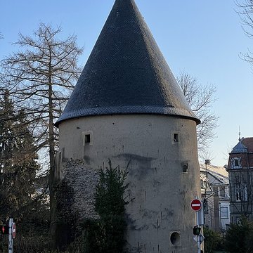 Vestiges de lenceinte du Moyen-Age