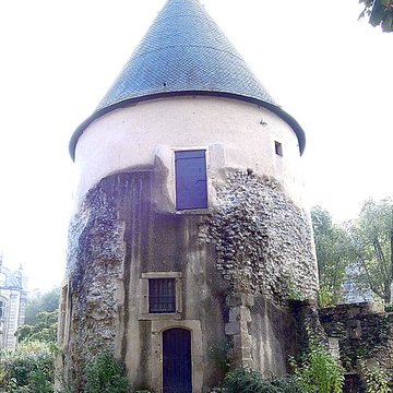 Vestiges de lenceinte du Moyen-Age