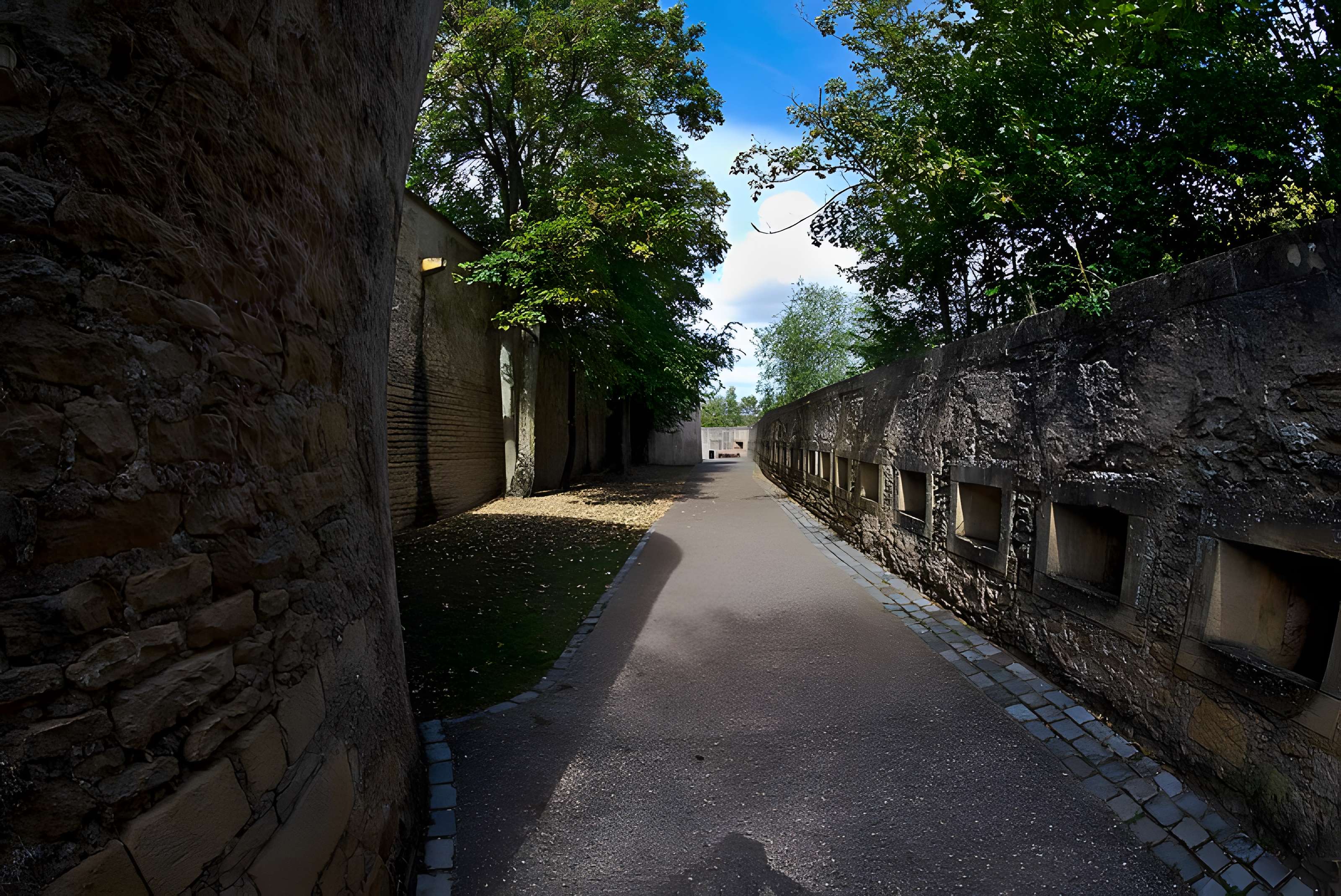 Vestiges de l'enceinte du Moyen-Age