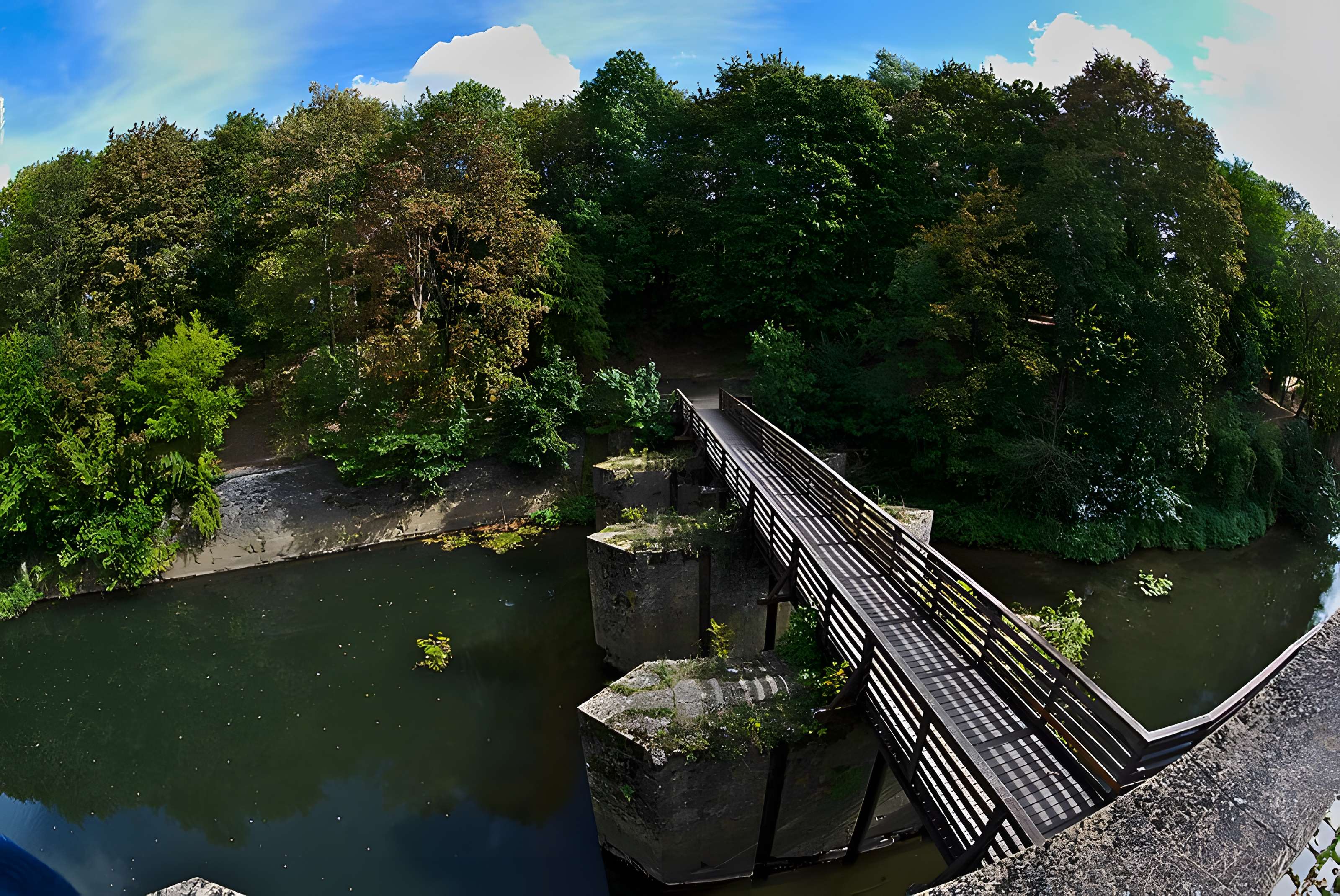 Vestiges de l'enceinte du Moyen-Age