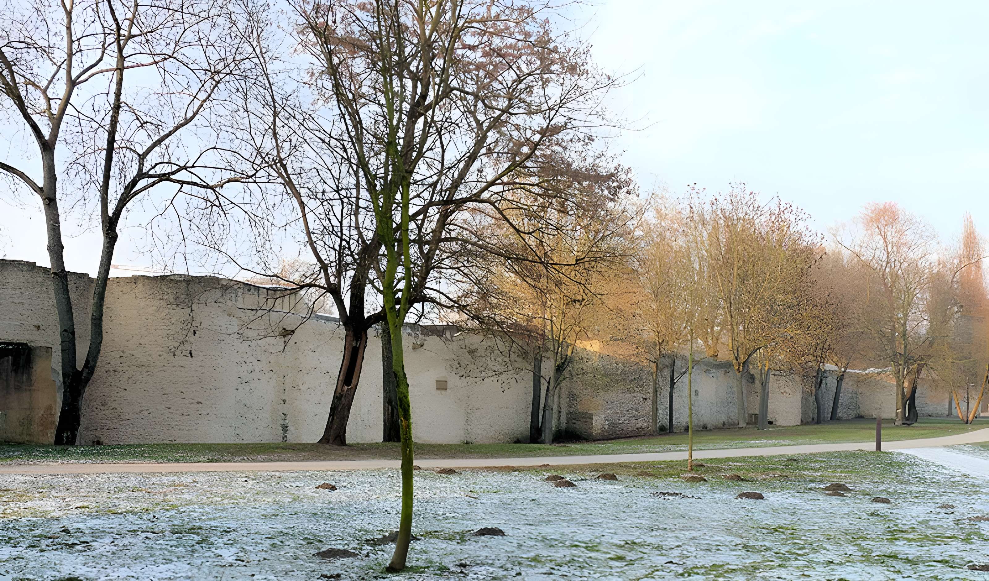Vestiges de l'enceinte du Moyen-Age
