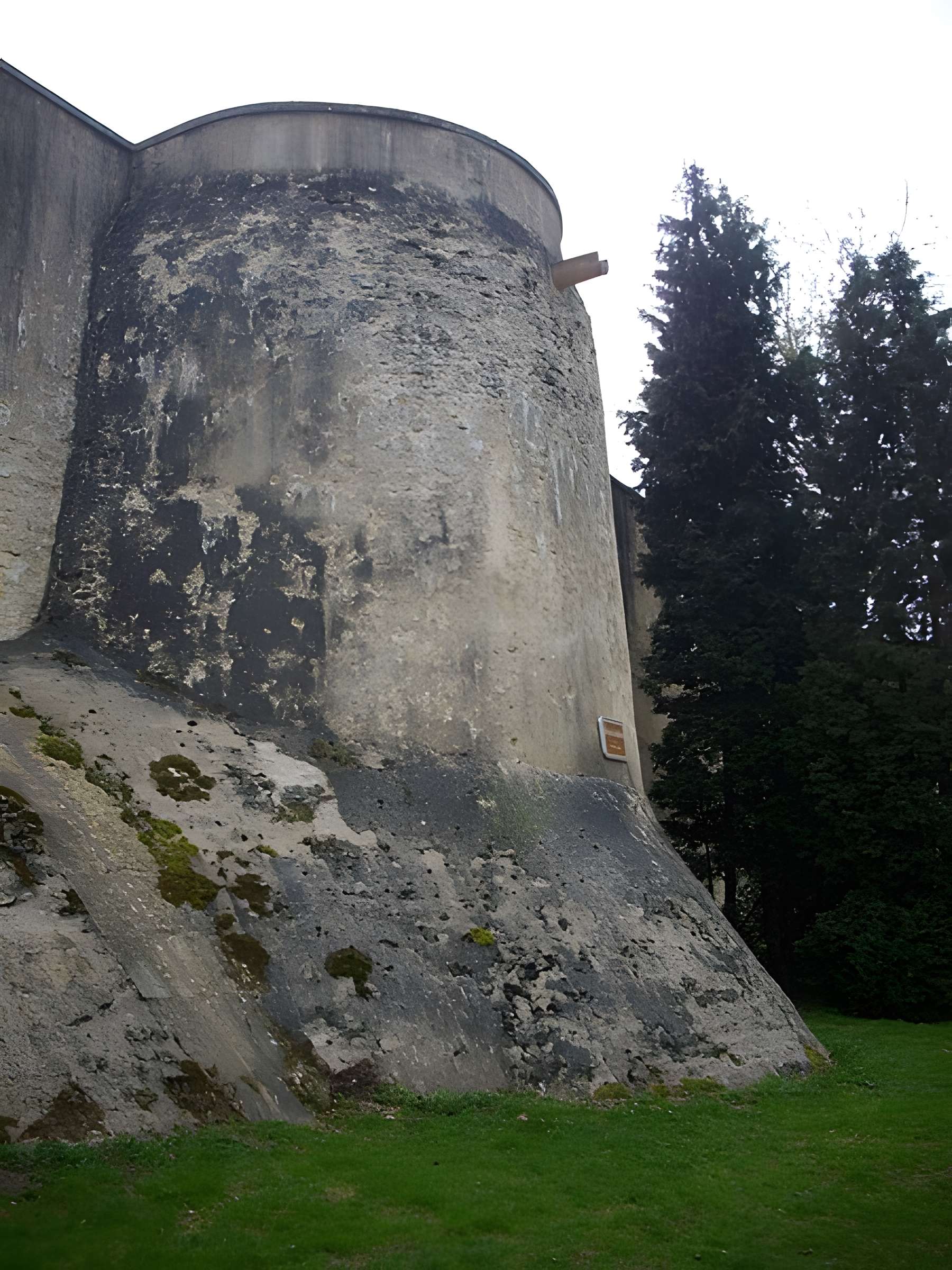 Vestiges de l'enceinte du Moyen-Age