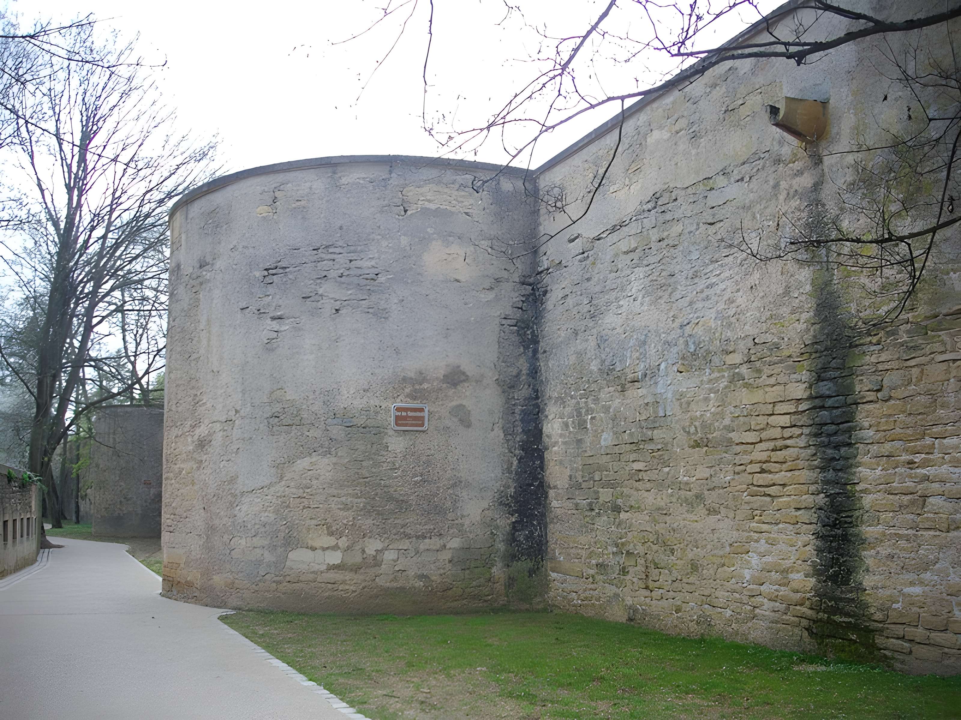 Vestiges de l'enceinte du Moyen-Age