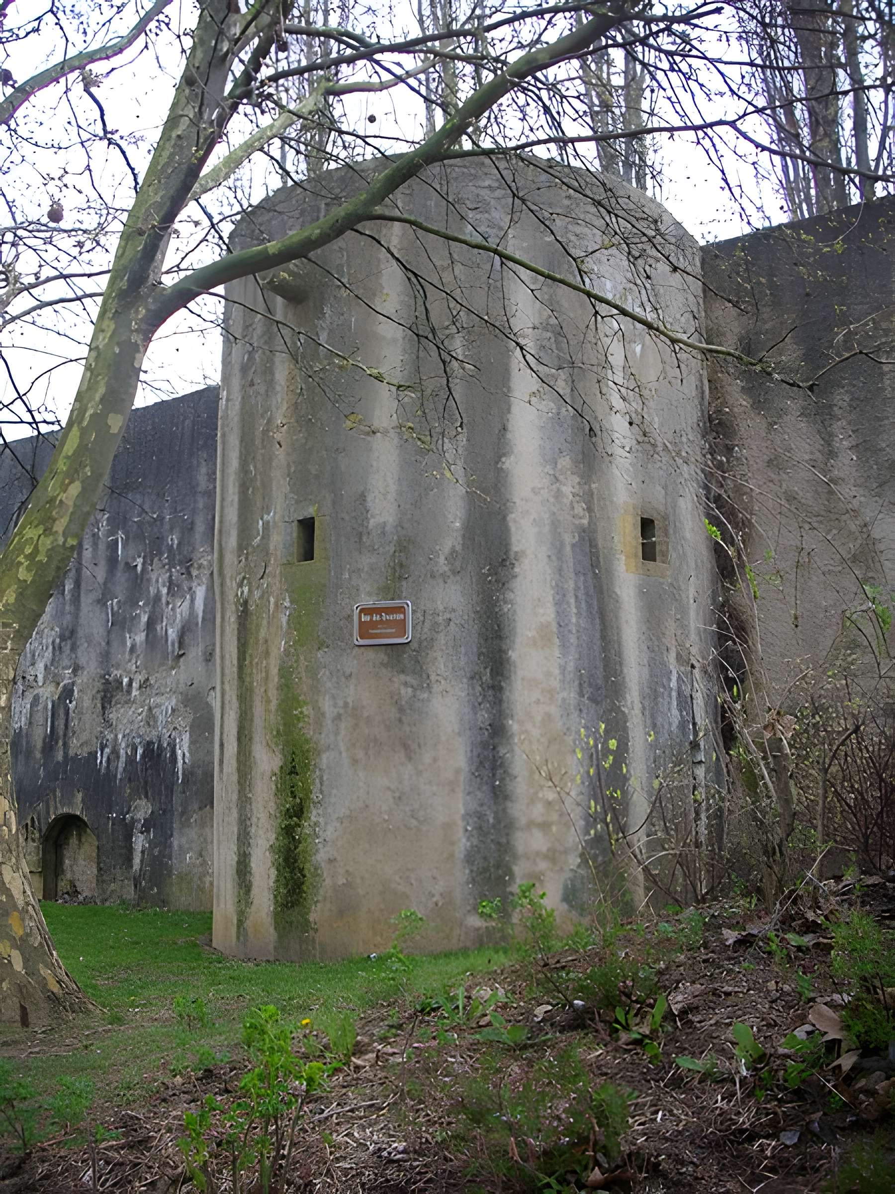 Vestiges de l'enceinte du Moyen-Age