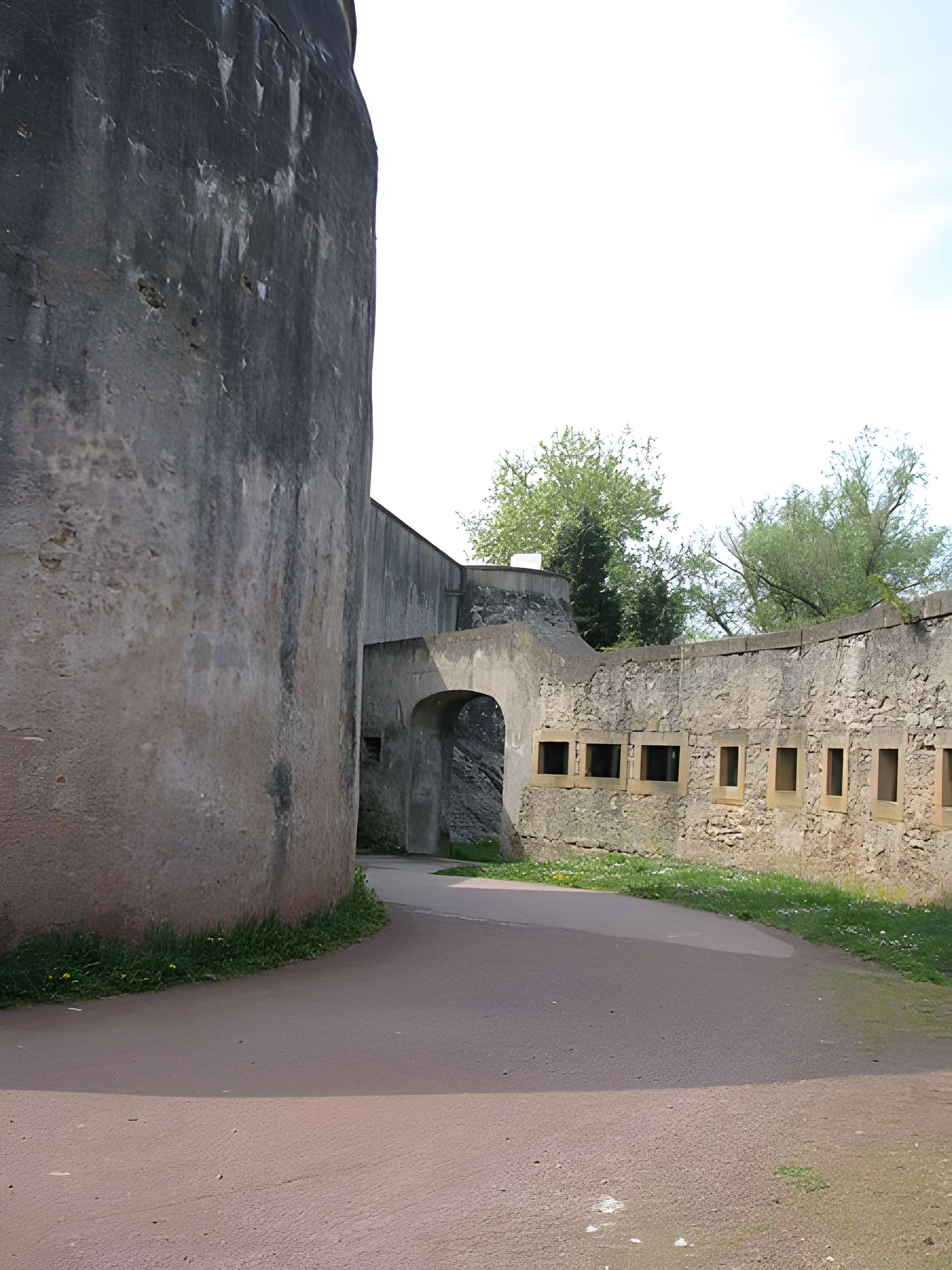 Vestiges de l'enceinte du Moyen-Age