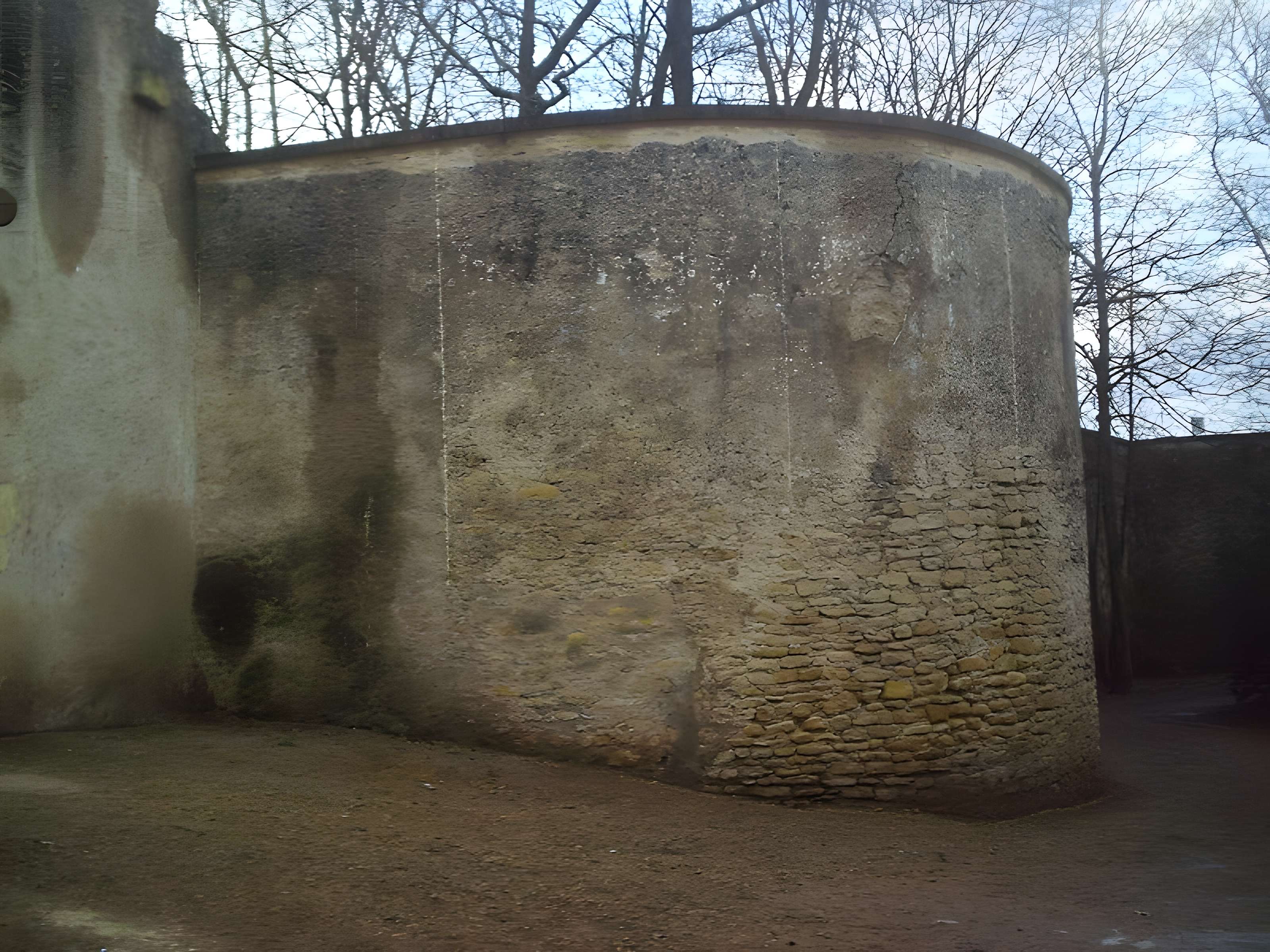Vestiges de l'enceinte du Moyen-Age