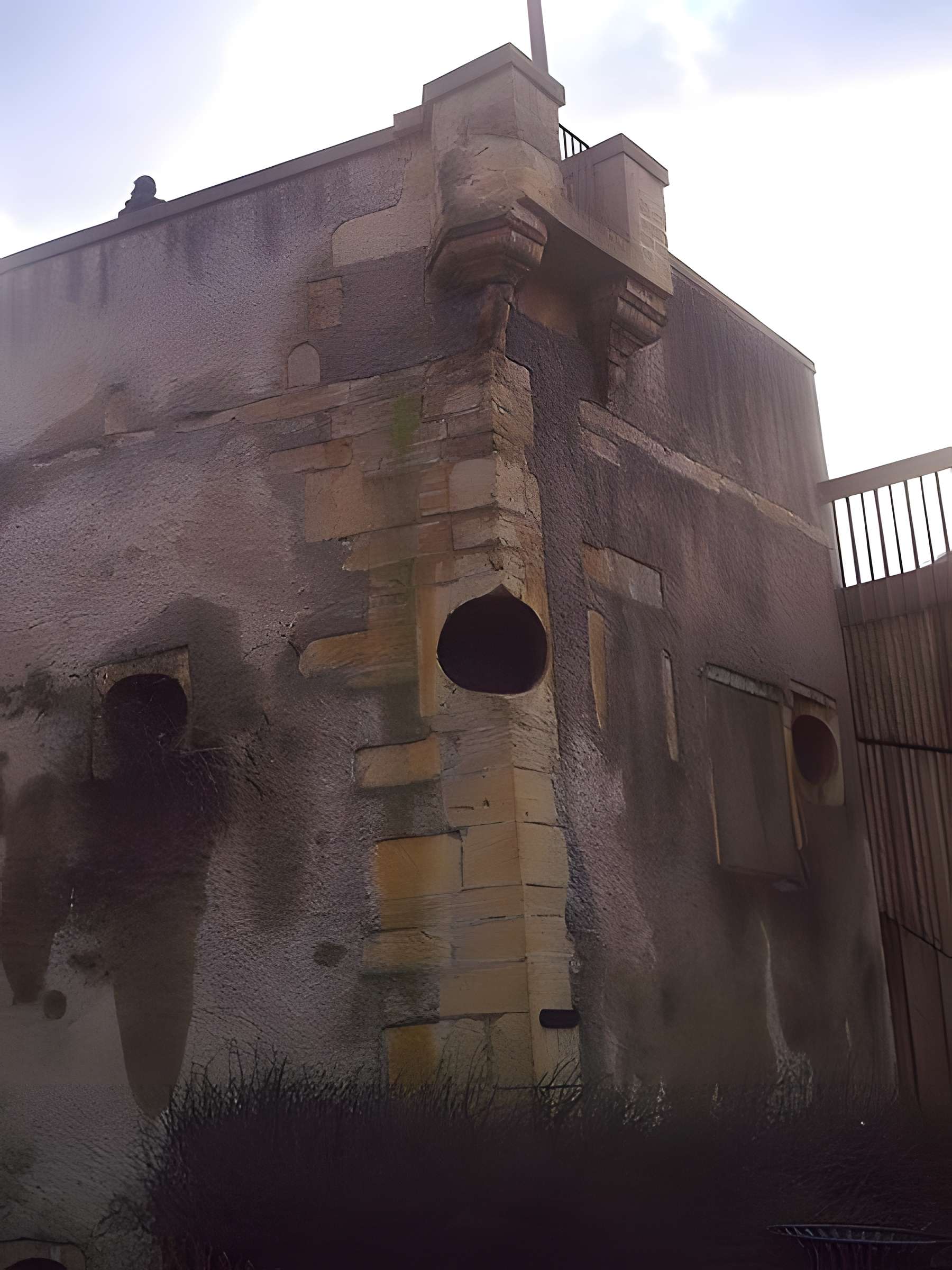 Vestiges de l'enceinte du Moyen-Age