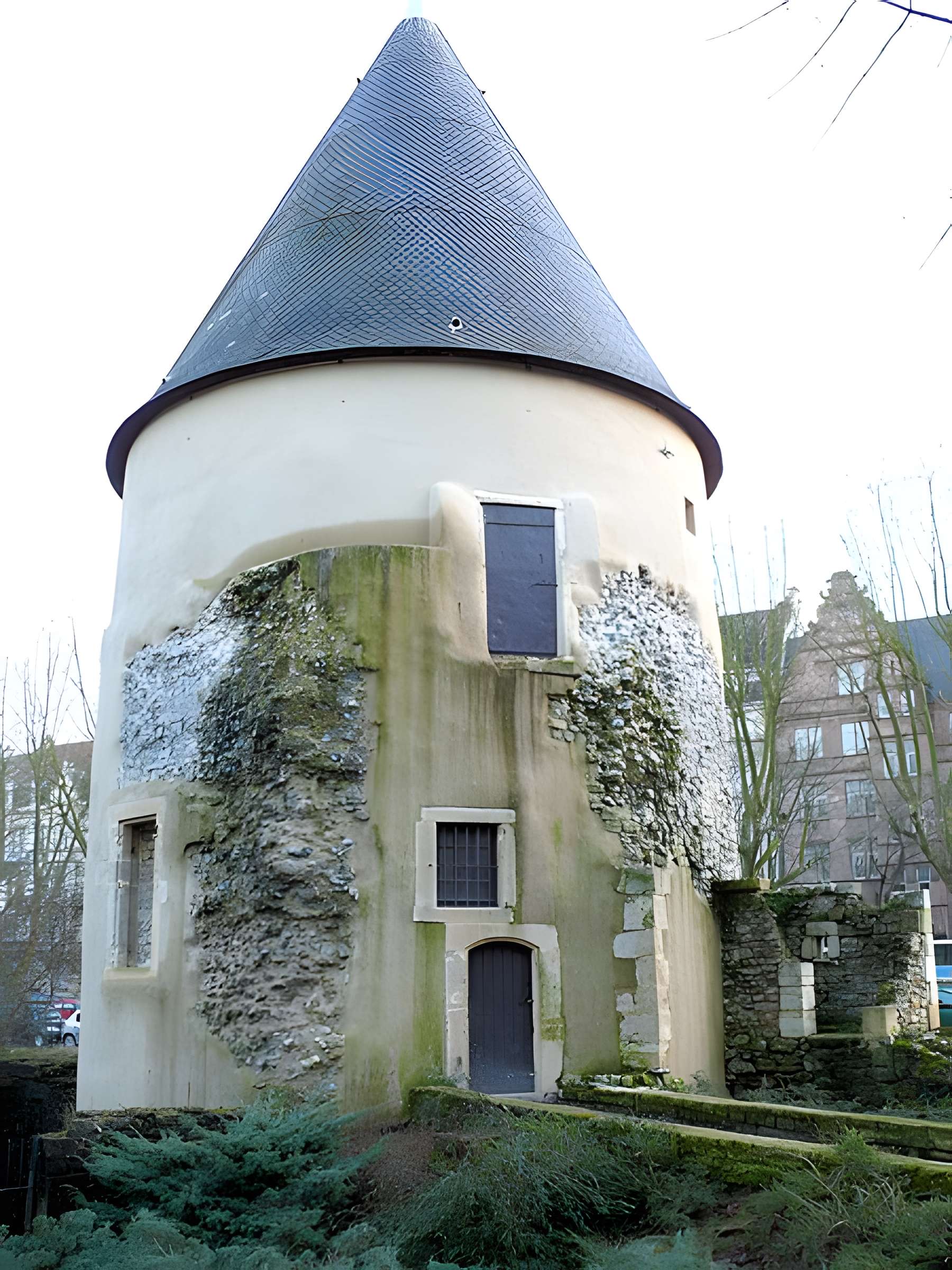 Vestiges de l'enceinte du Moyen-Age