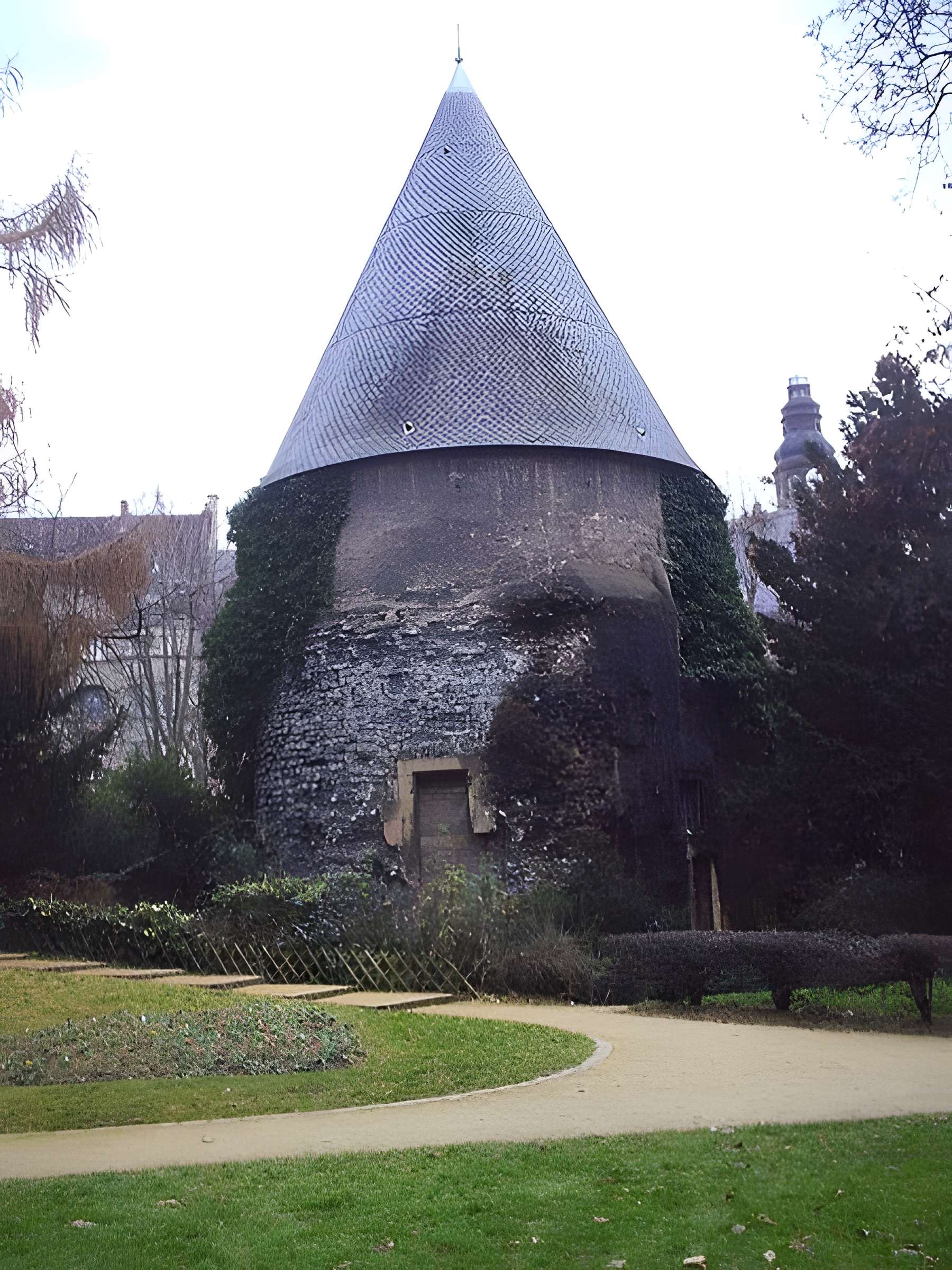 Vestiges de l'enceinte du Moyen-Age