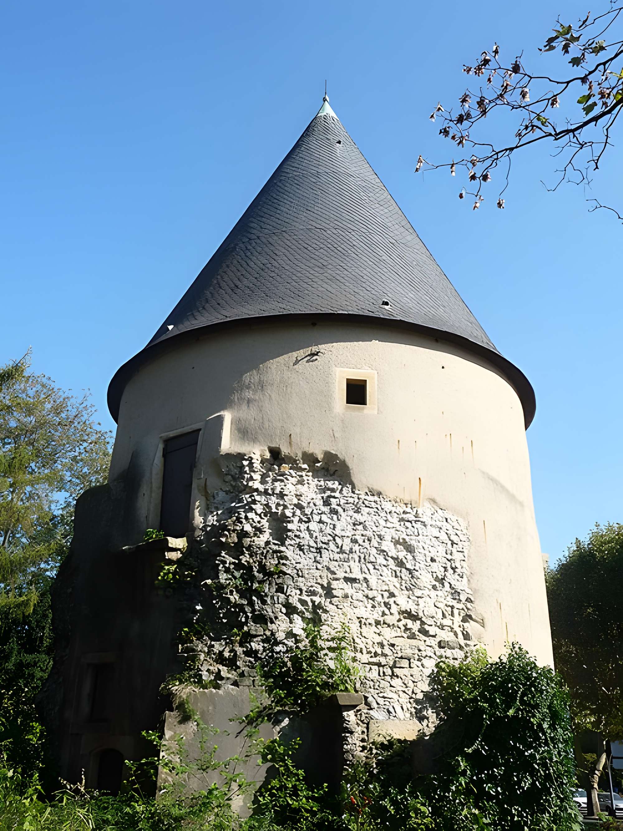 Vestiges de l'enceinte du Moyen-Age
