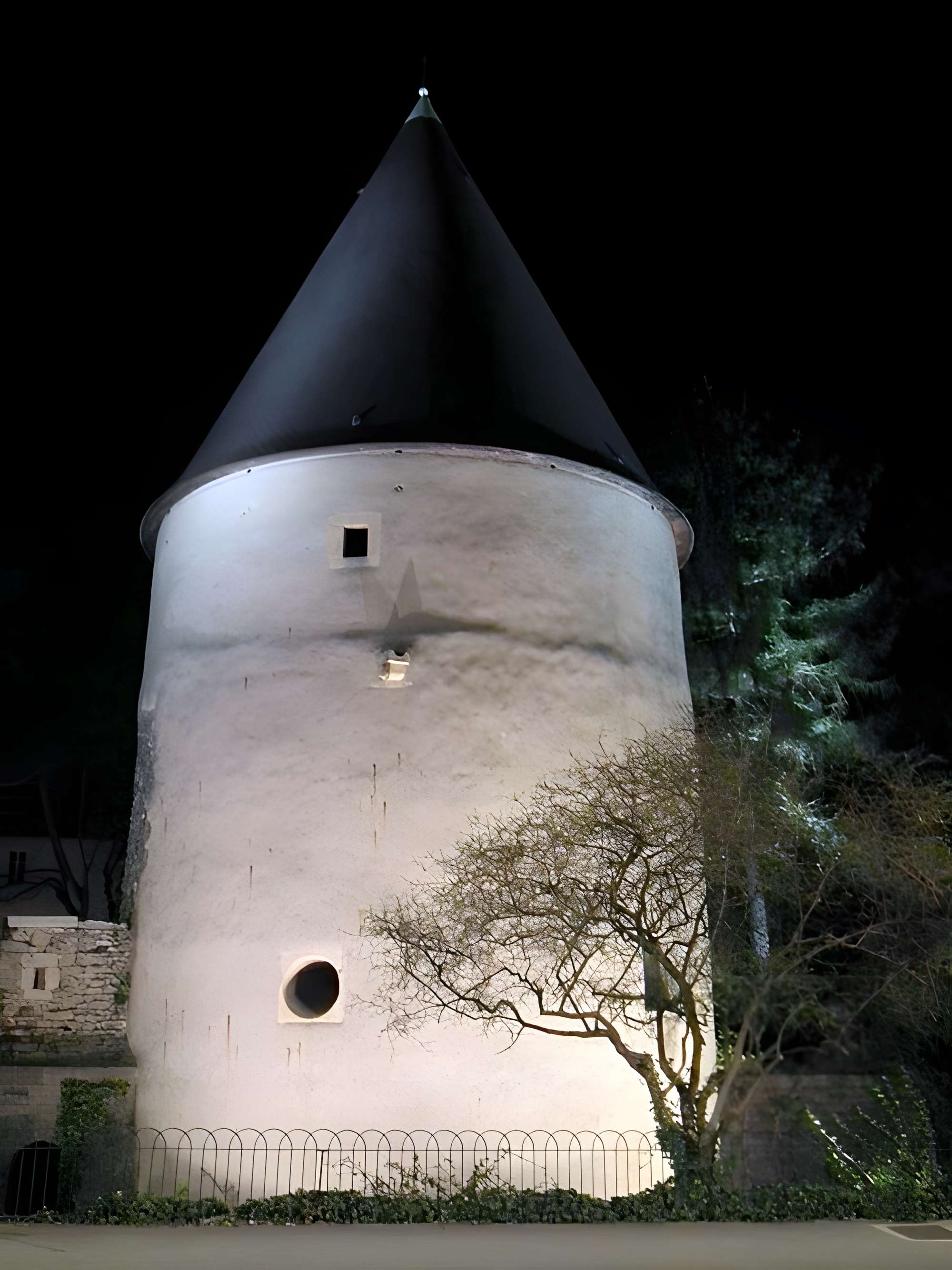 Vestiges de l'enceinte du Moyen-Age