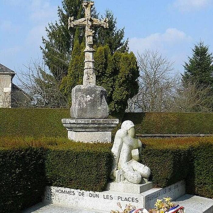 Photo de Calvaire, au centre du bourg