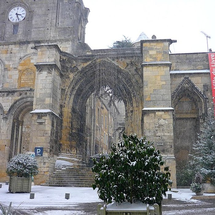 Photo de Eglise priorale Sainte-Croix