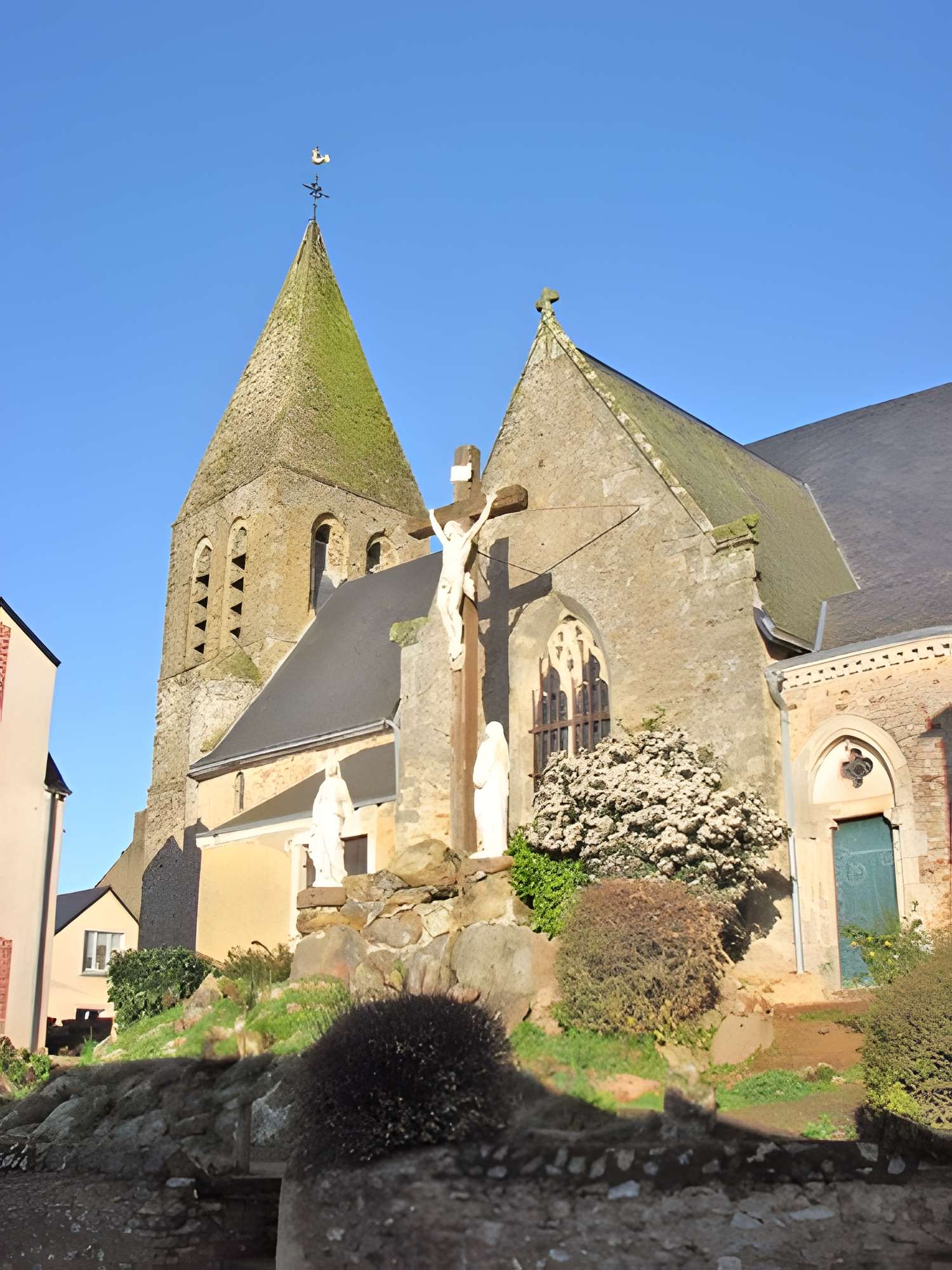 Église Saint-Pierre de Parné-sur-Roc 