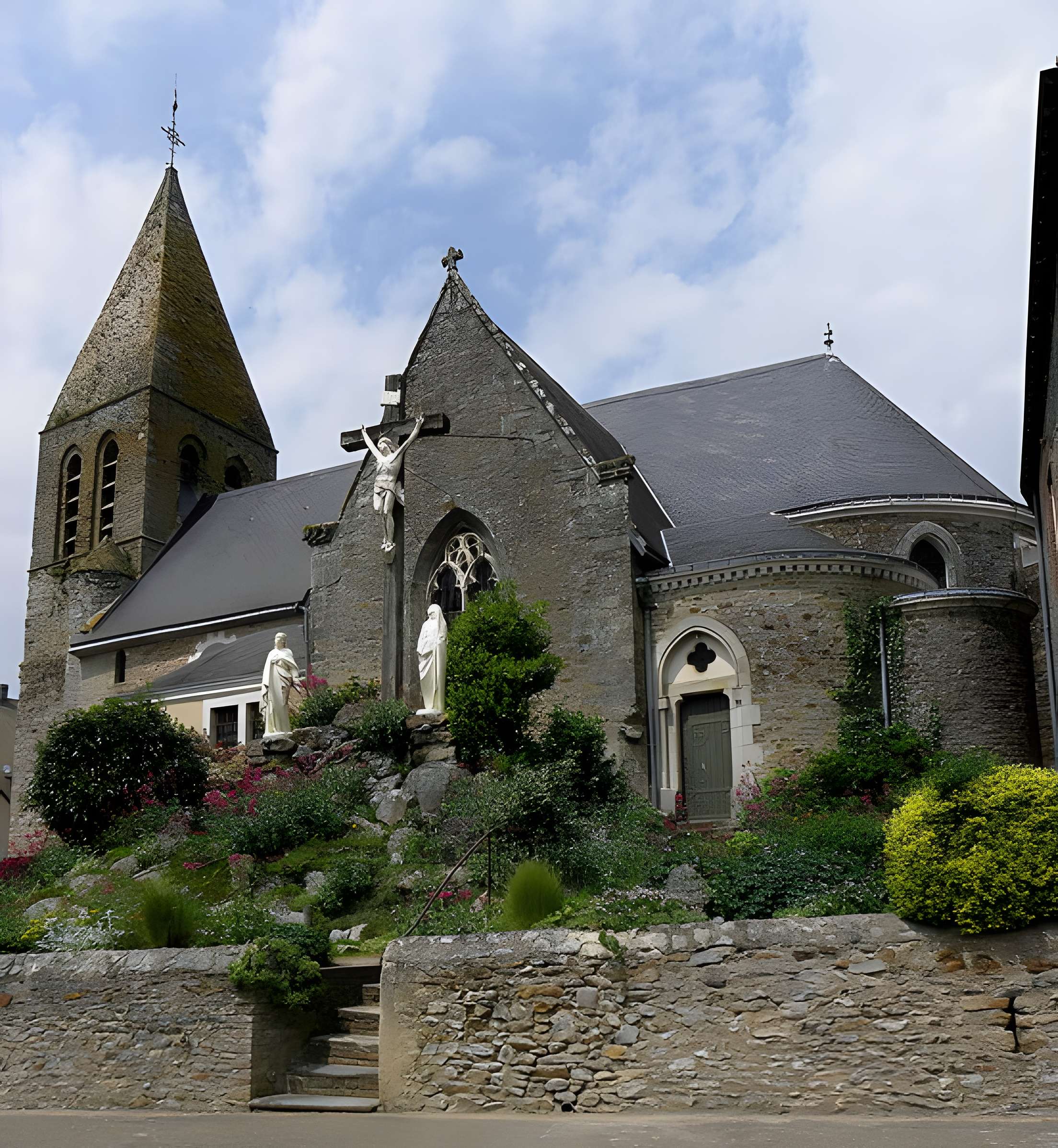 Église Saint-Pierre de Parné-sur-Roc