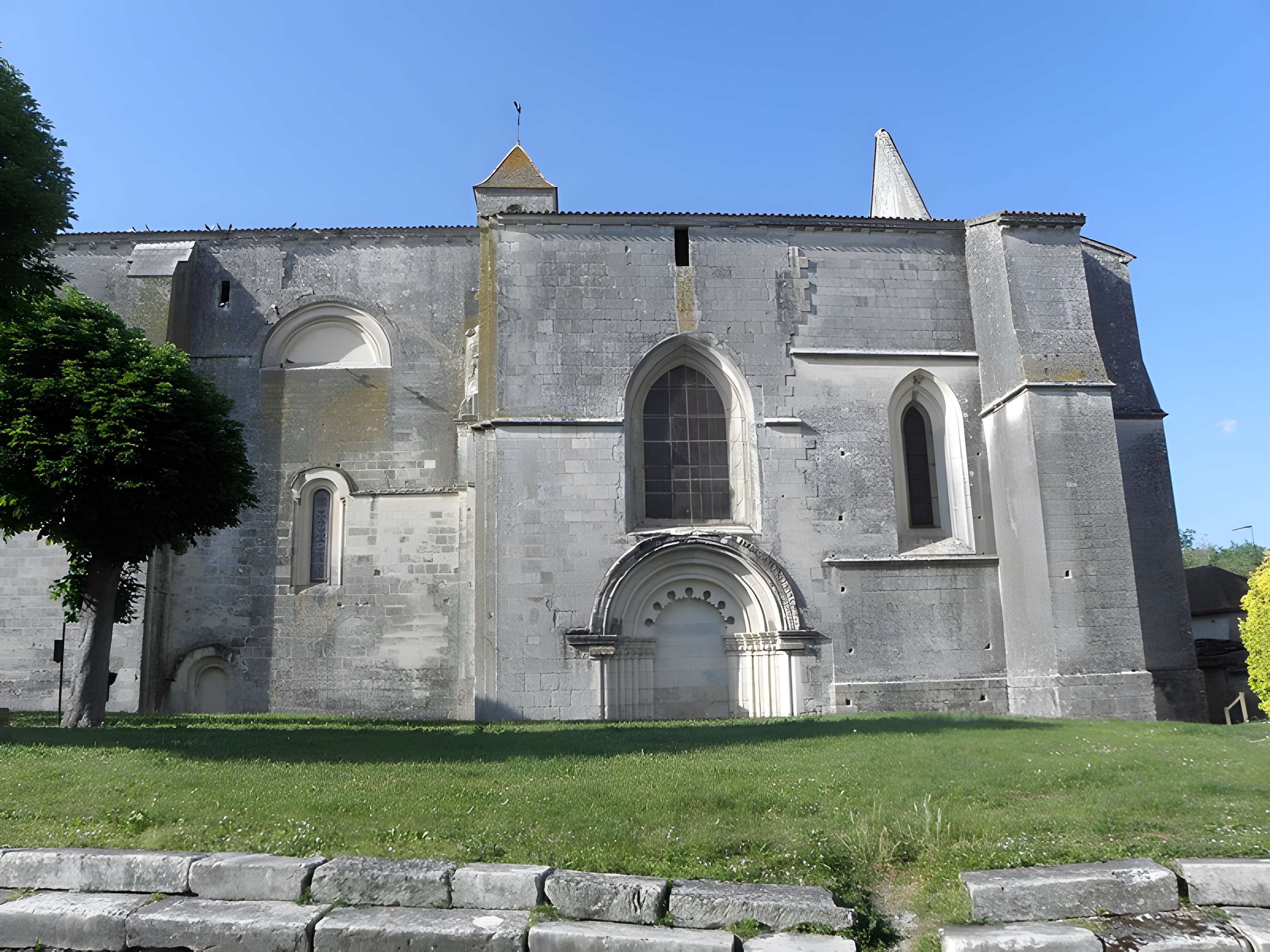 Église Saint-Pierre de Pérignac