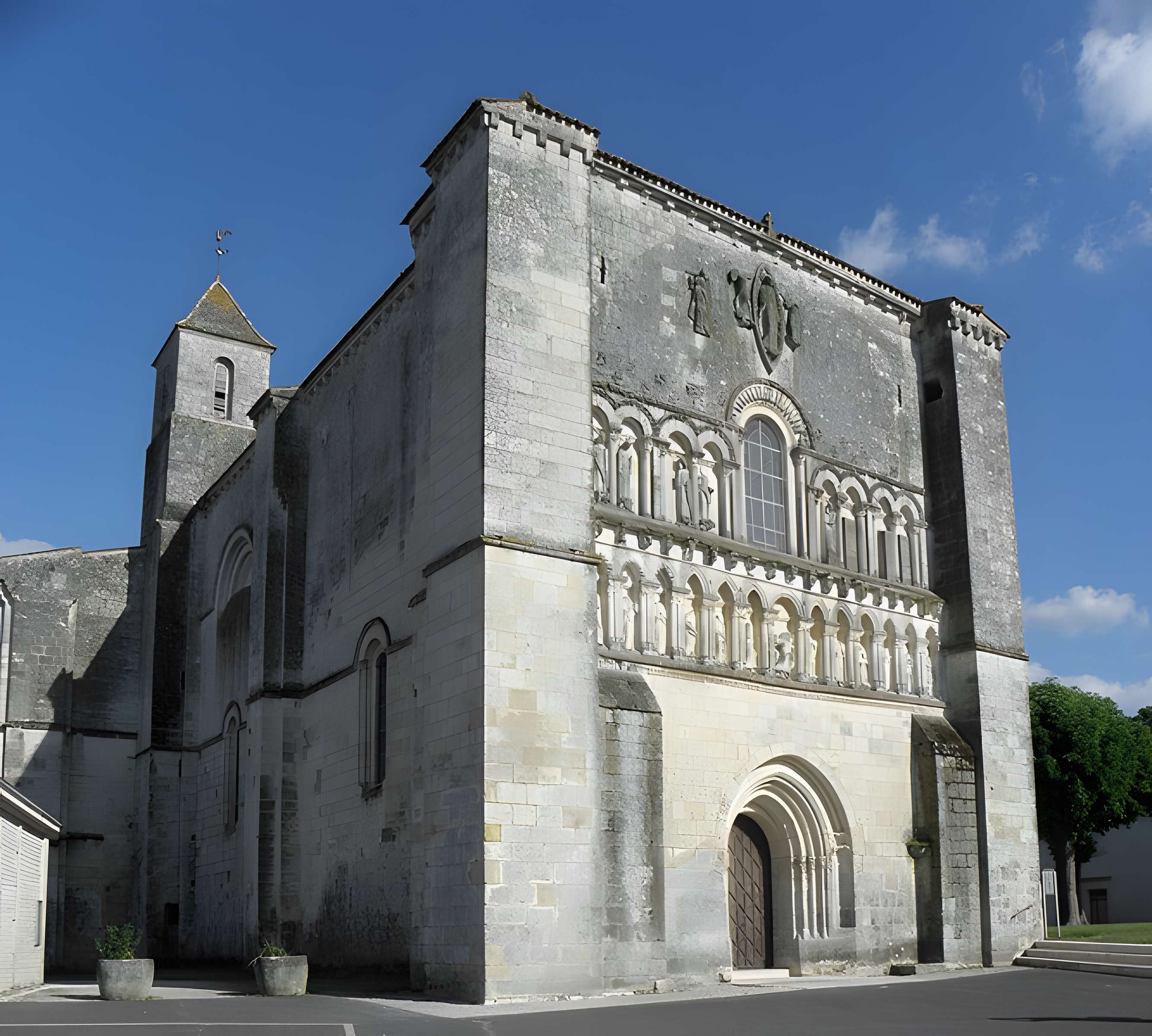 Église Saint-Pierre de Pérignac