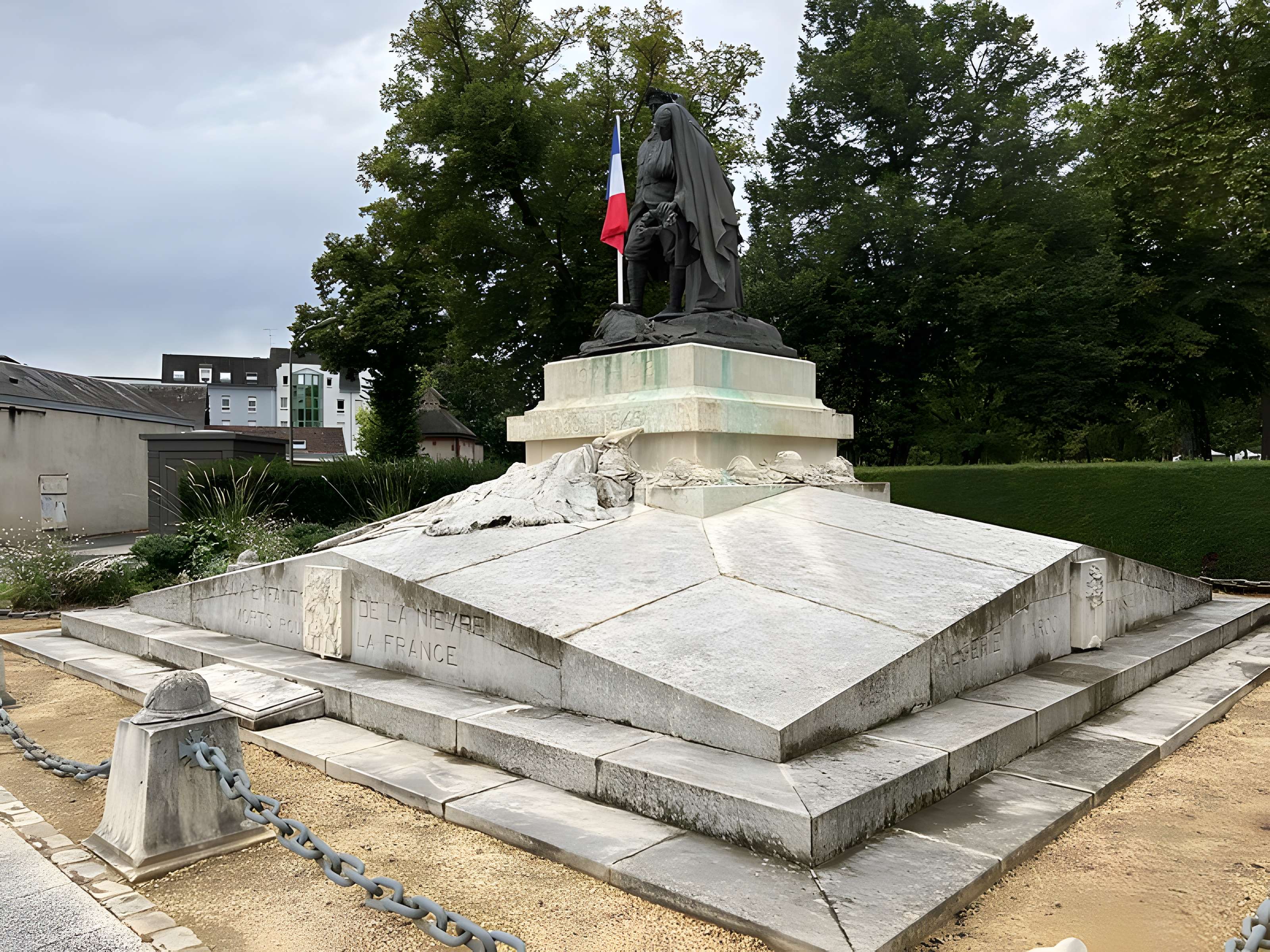 Monument aux morts de la Nièvre