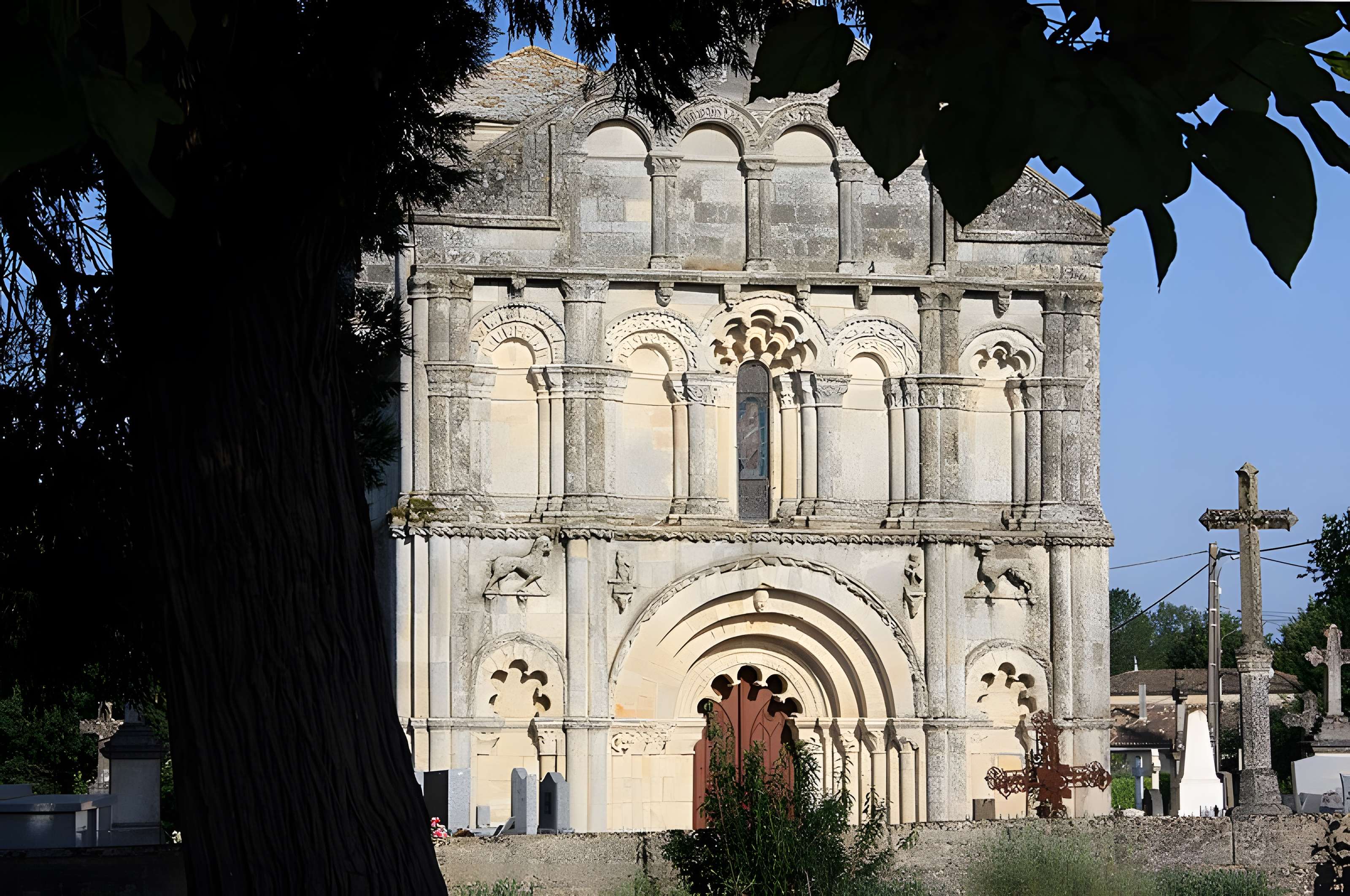 Église Saint-Pierre de Petit-Palais-et-Cornemps