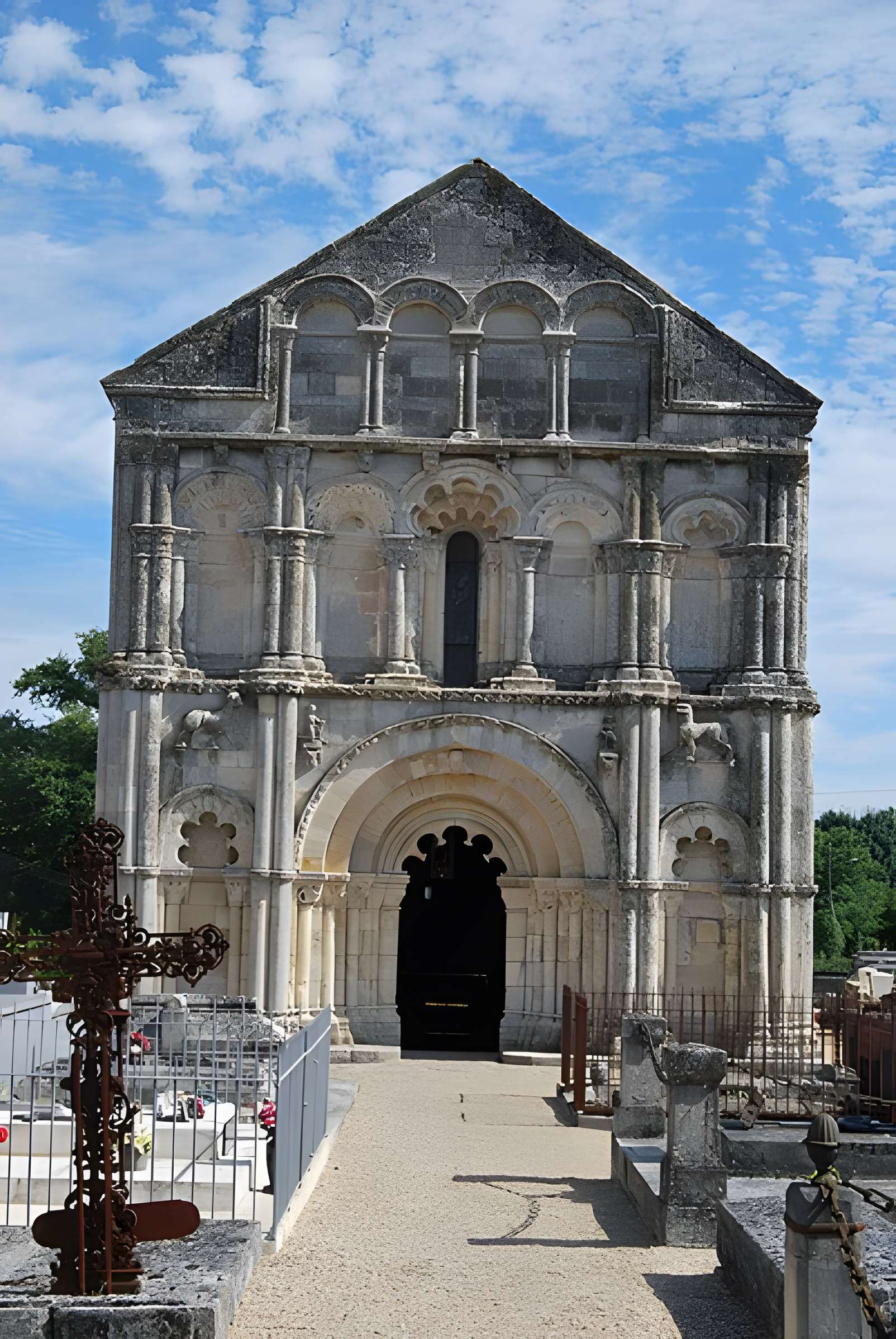 Église Saint-Pierre de Petit-Palais-et-Cornemps