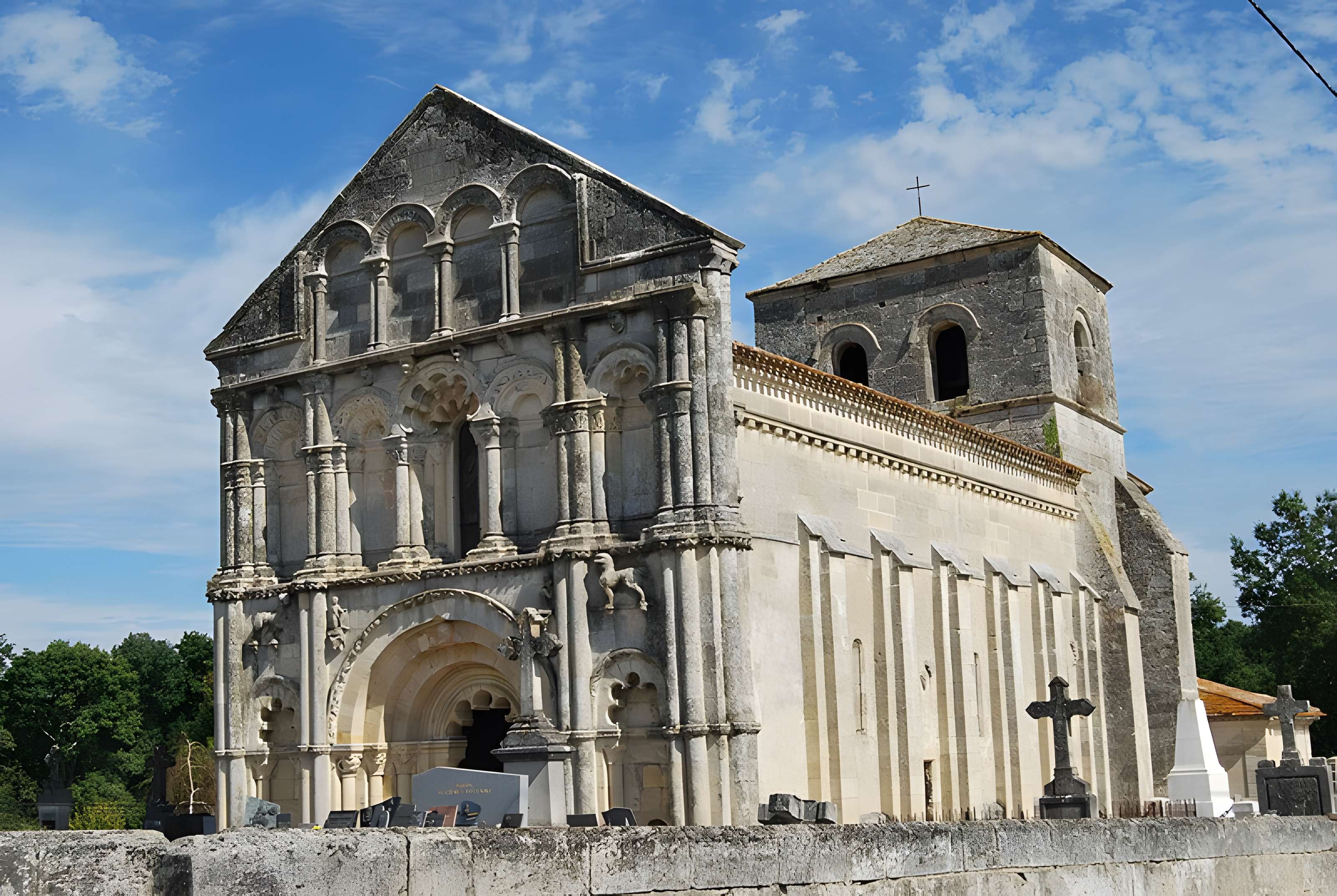 Église Saint-Pierre de Petit-Palais-et-Cornemps