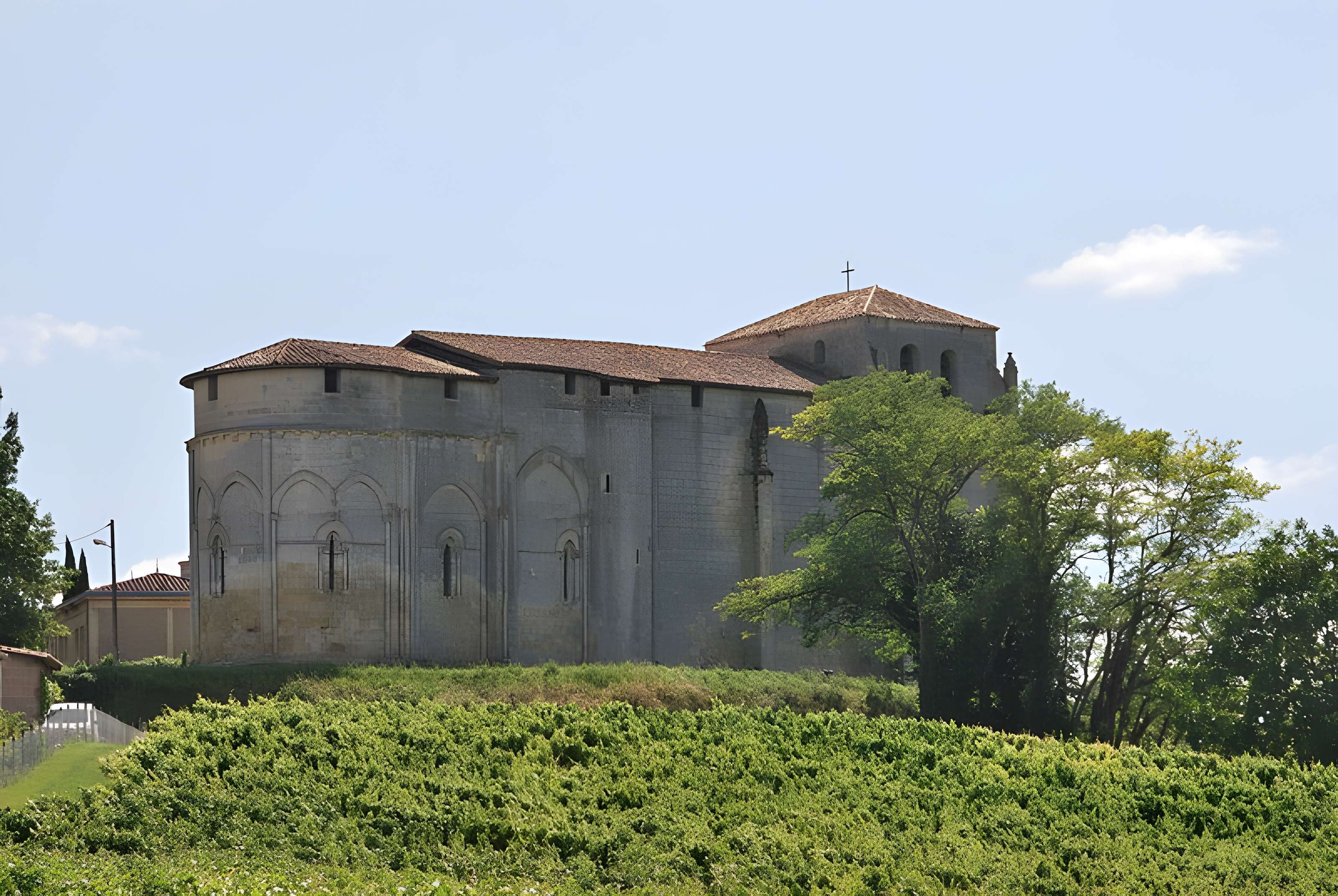 Église Saint-Pierre de Pujols 