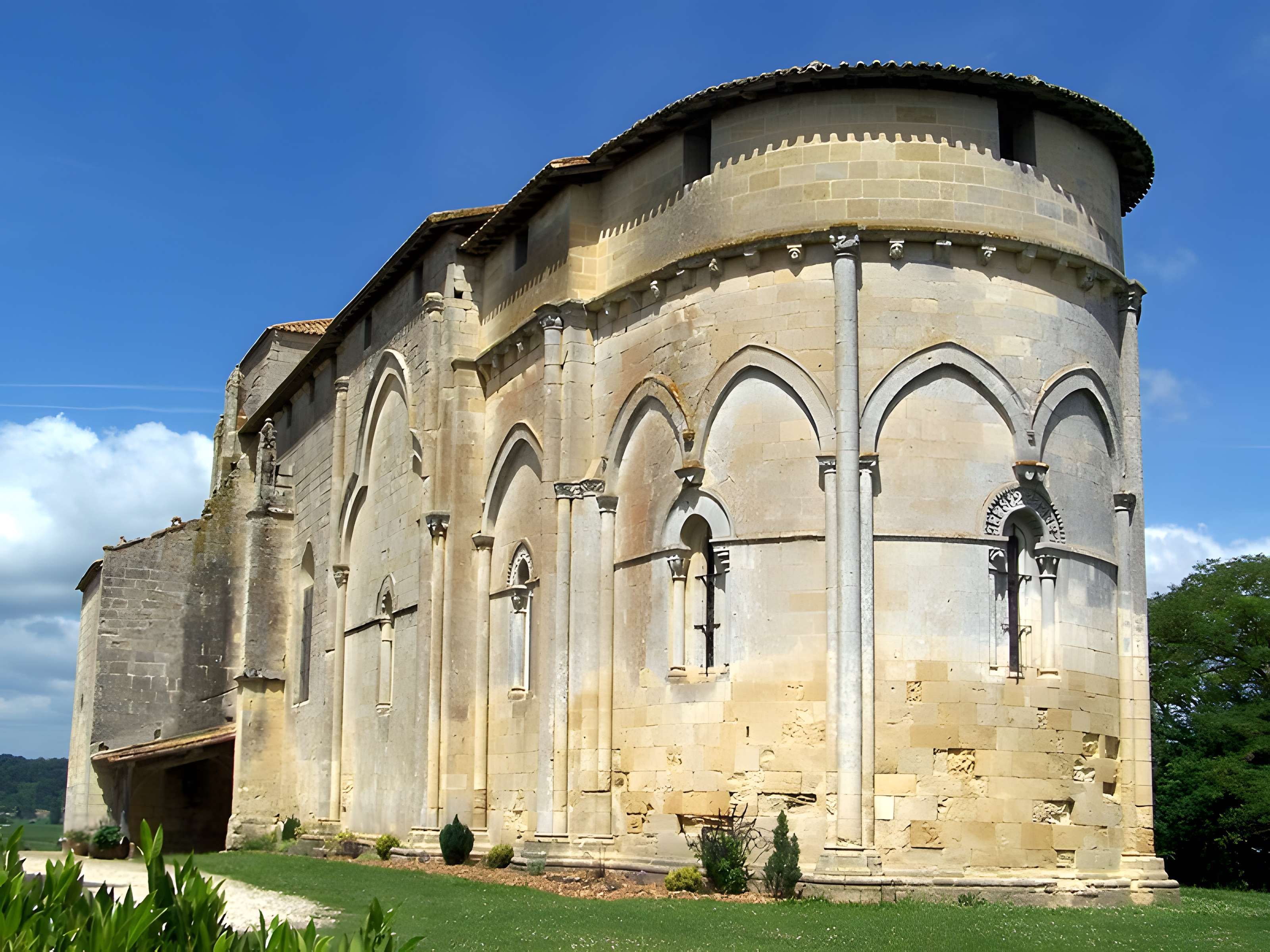 Église Saint-Pierre de Pujols