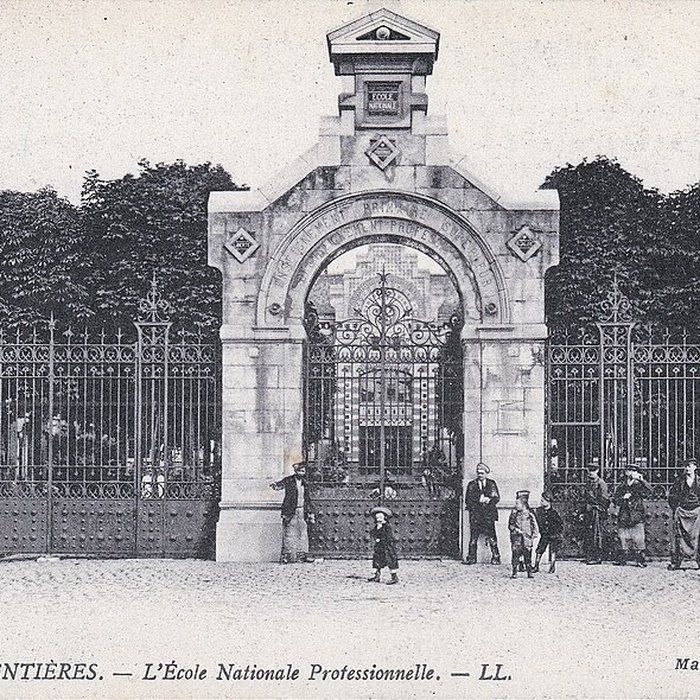 Photo de Ancienne école nationale professionnelle, actuel lycée Gustave Eiffel
