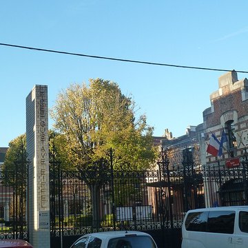 Ancienne école nationale professionnelle, actuel lycée Gustave Eiffel