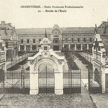 Ancienne école nationale professionnelle, actuel lycée Gustave Eiffel