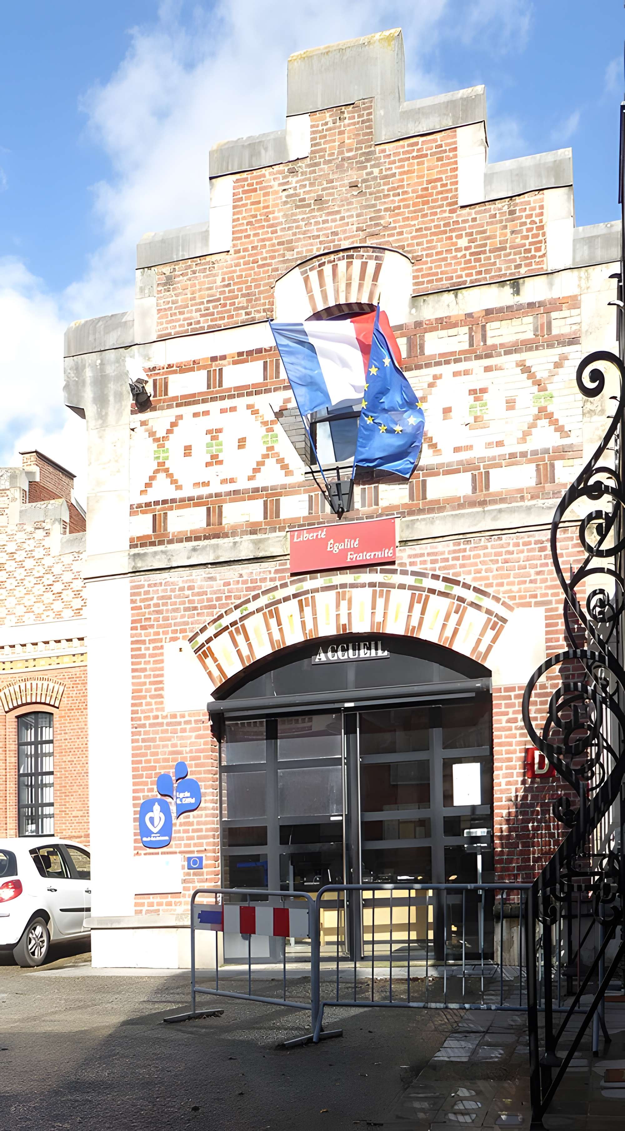 Ancienne école nationale professionnelle, actuel lycée Gustave Eiffel