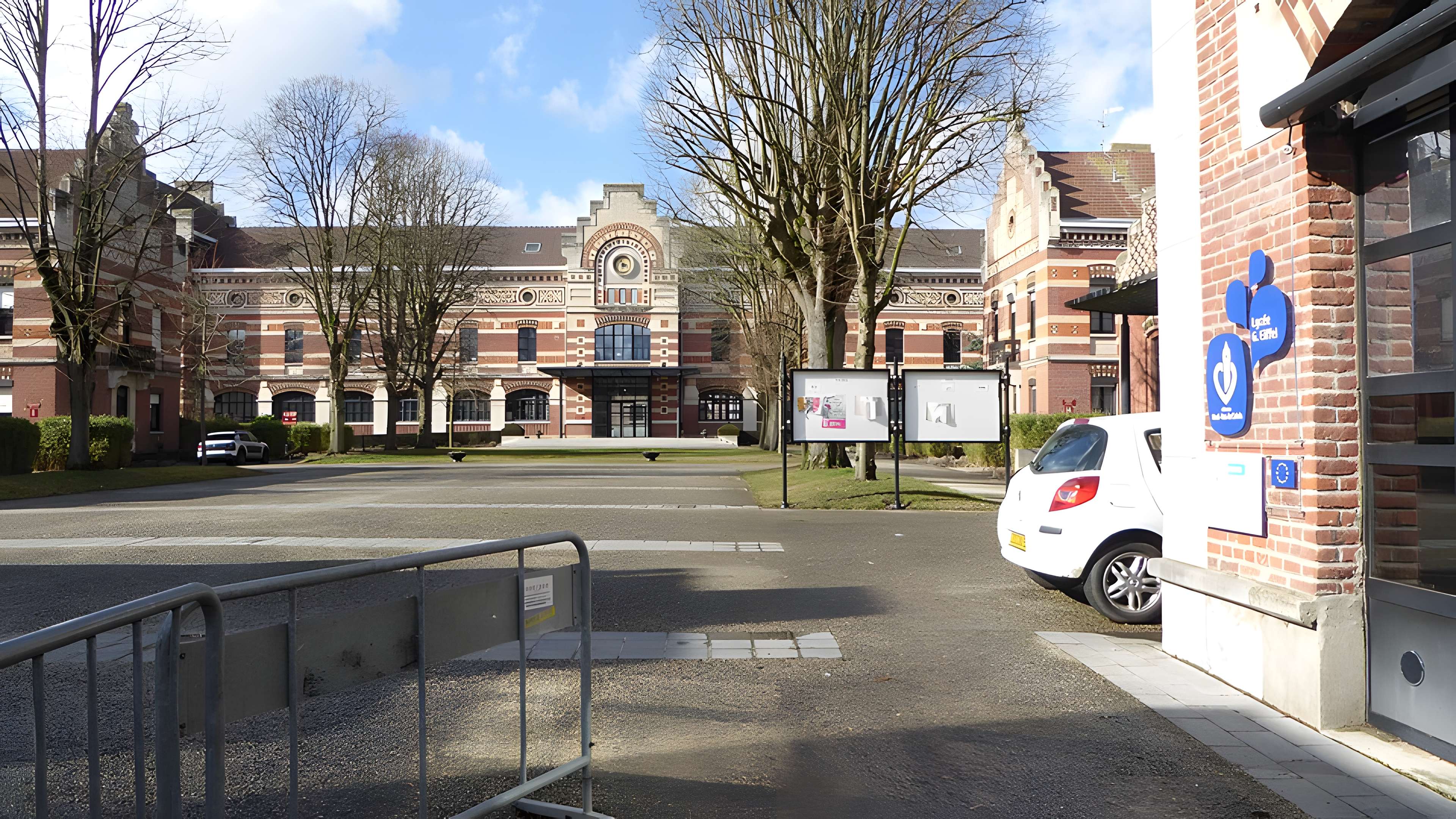 Ancienne école nationale professionnelle, actuel lycée Gustave Eiffel