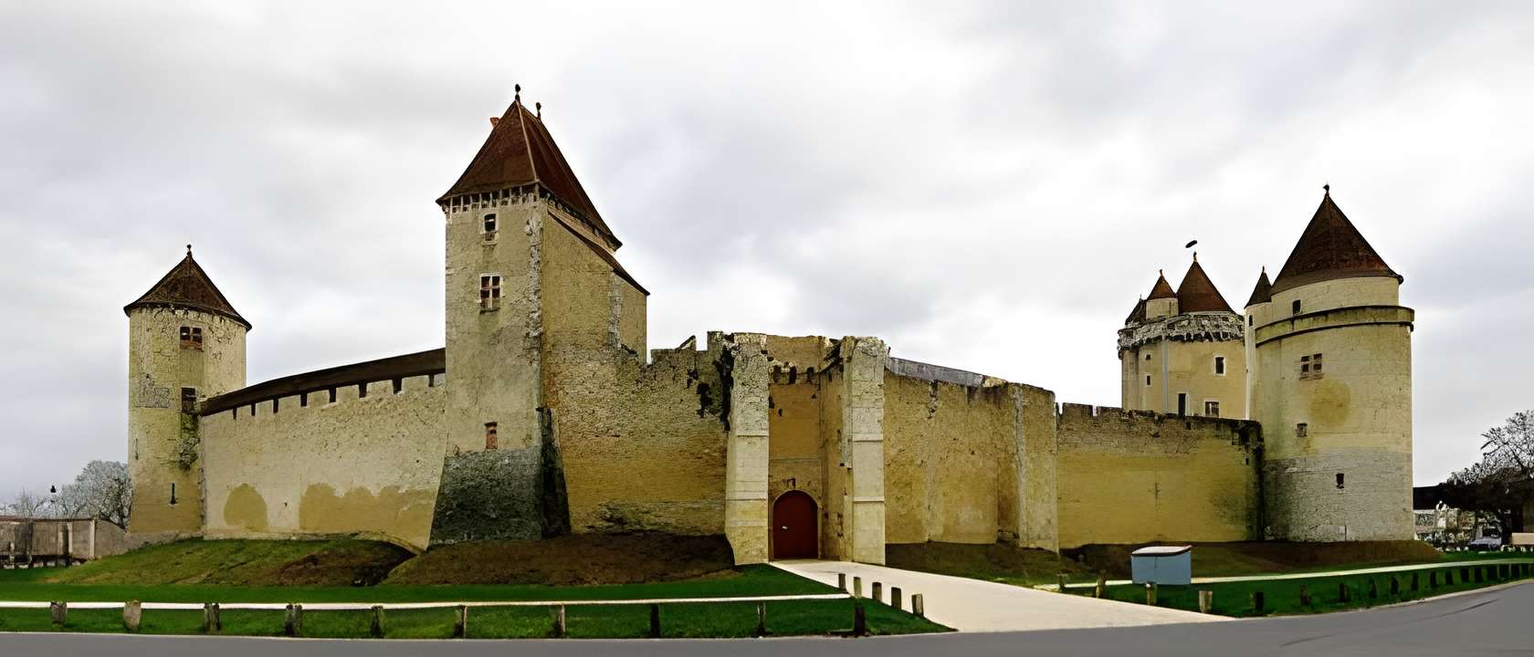 Château de Blandy-les-Tours 