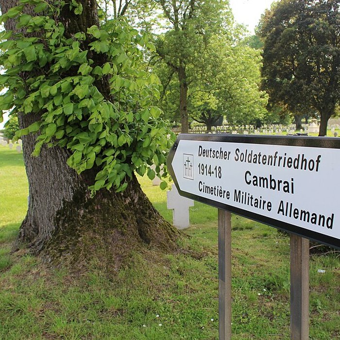 Photo de Ensemble formé par le cimetière allemand de la route de Solesmes et le Cambrai East Military Cemetery