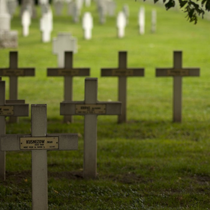 Photo de Ensemble formé par le cimetière allemand de la route de Solesmes et le Cambrai East Military Cemetery