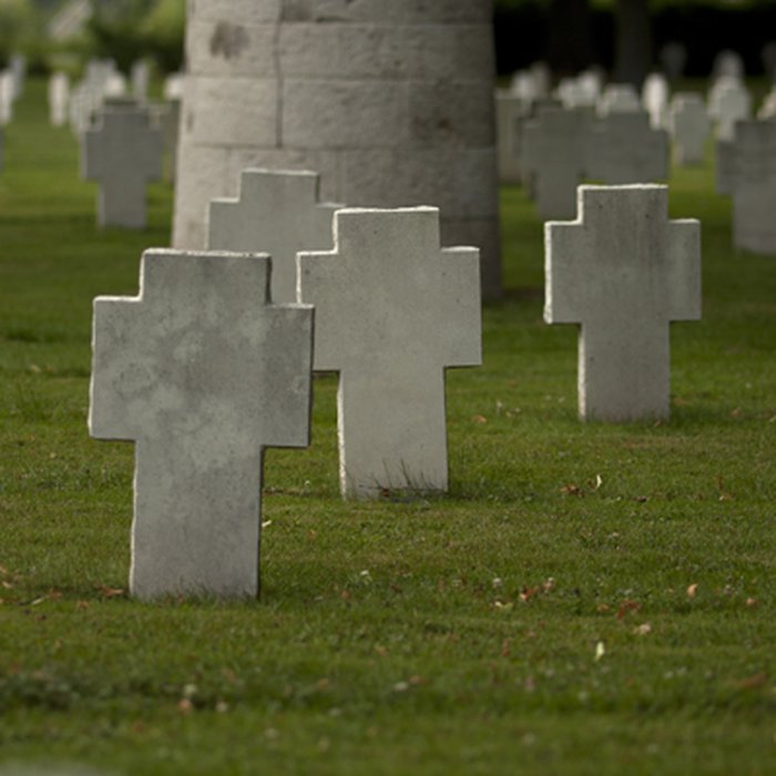 Photo de Ensemble formé par le cimetière allemand de la route de Solesmes et le Cambrai East Military Cemetery
