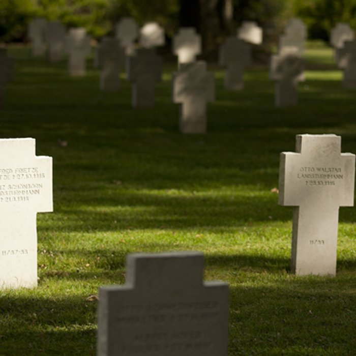 Photo de Ensemble formé par le cimetière allemand de la route de Solesmes et le Cambrai East Military Cemetery
