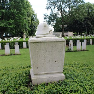 Ensemble formé par le cimetière allemand de la route de Solesmes et le Cambrai East Military Cemetery