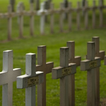 Ensemble formé par le cimetière allemand de la route de Solesmes et le Cambrai East Military Cemetery