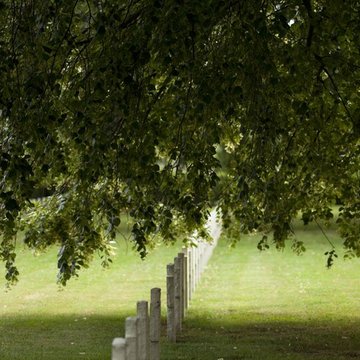 Ensemble formé par le cimetière allemand de la route de Solesmes et le Cambrai East Military Cemetery