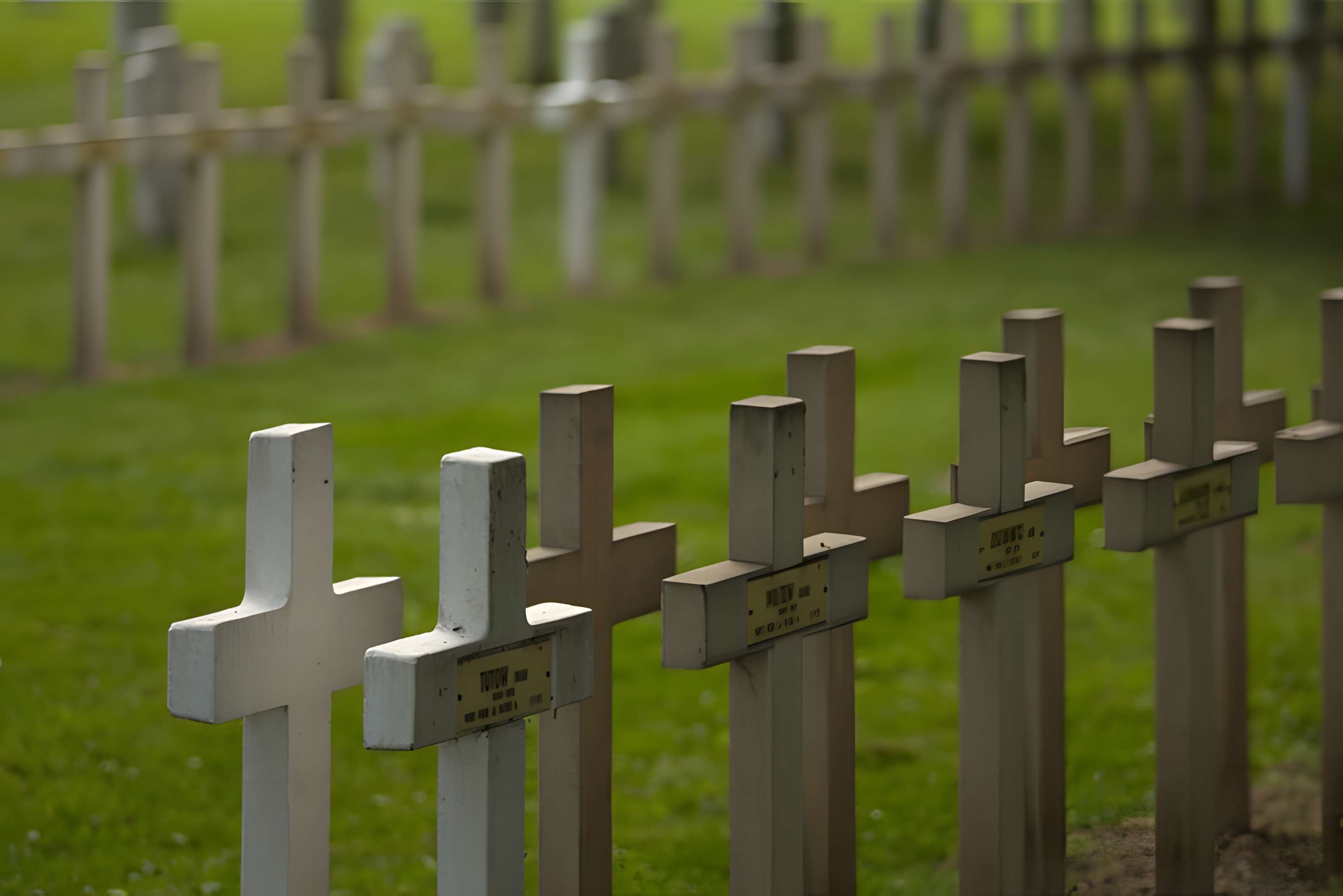Ensemble formé par le cimetière allemand de la route de Solesmes et le Cambrai East Military Cemetery