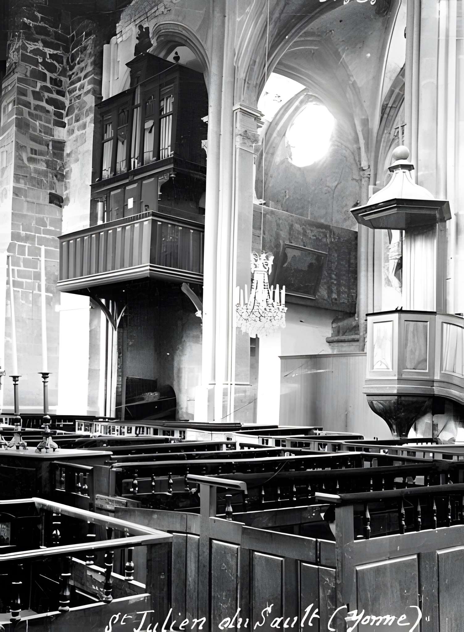 Église Saint-Pierre de Saint-Julien-du-Sault