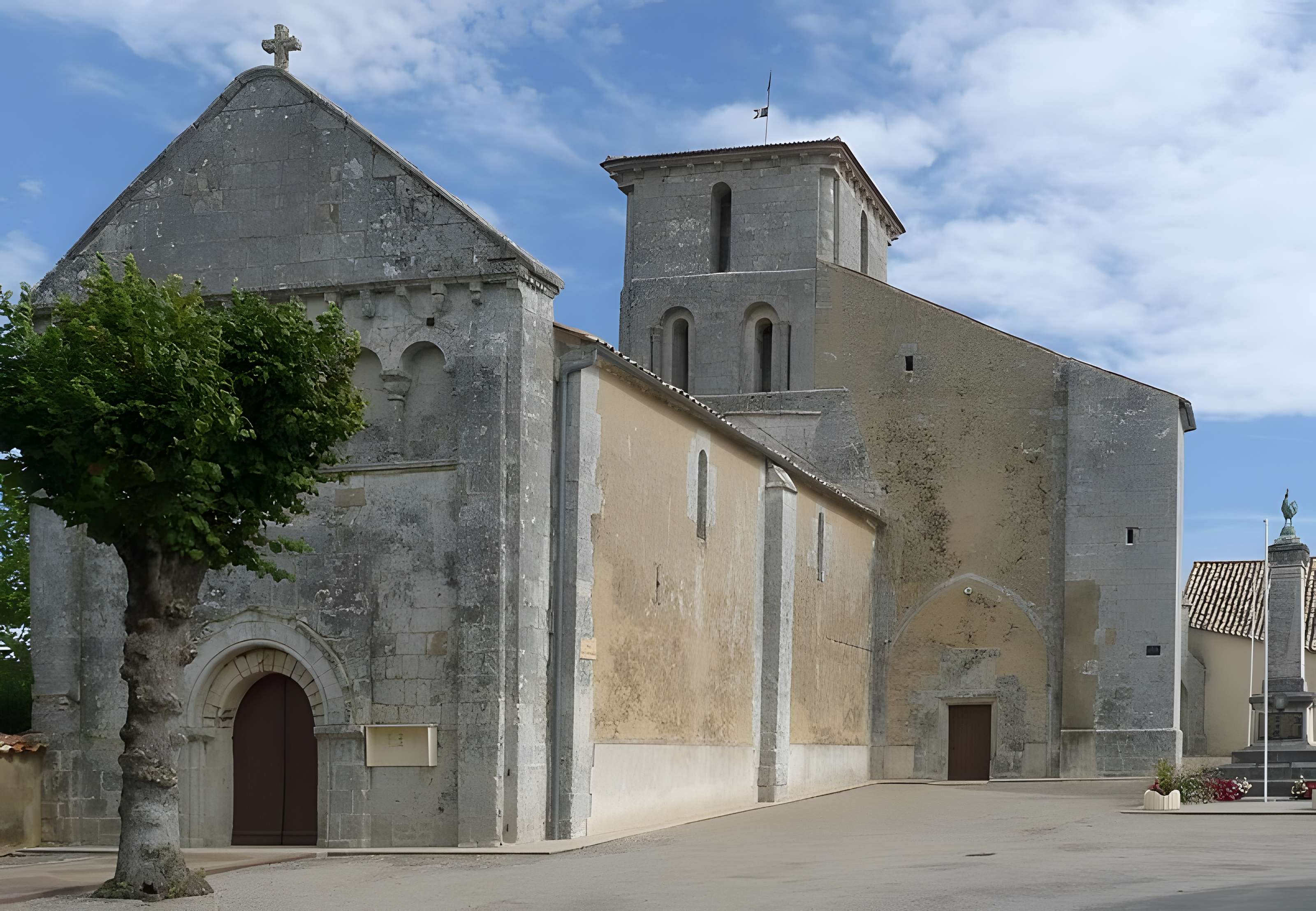 Église Saint-Pierre de Semoussac 