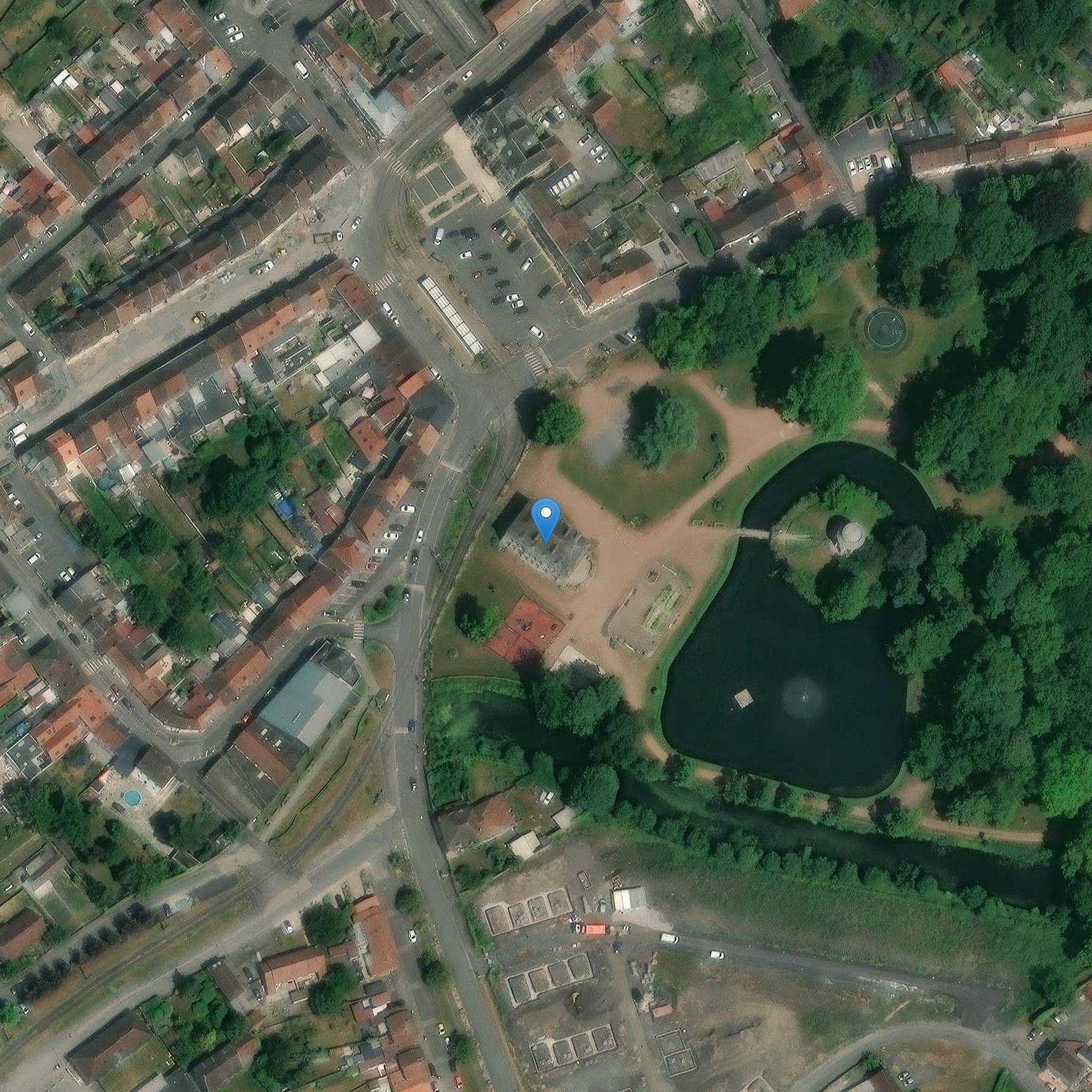 Photo de Desandrouin Castle and its park including the so-called Temple of Love