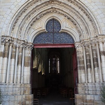 Église Saint-Pierre de Varzy