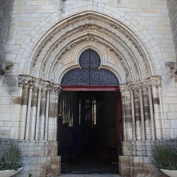 Église Saint-Pierre de Varzy