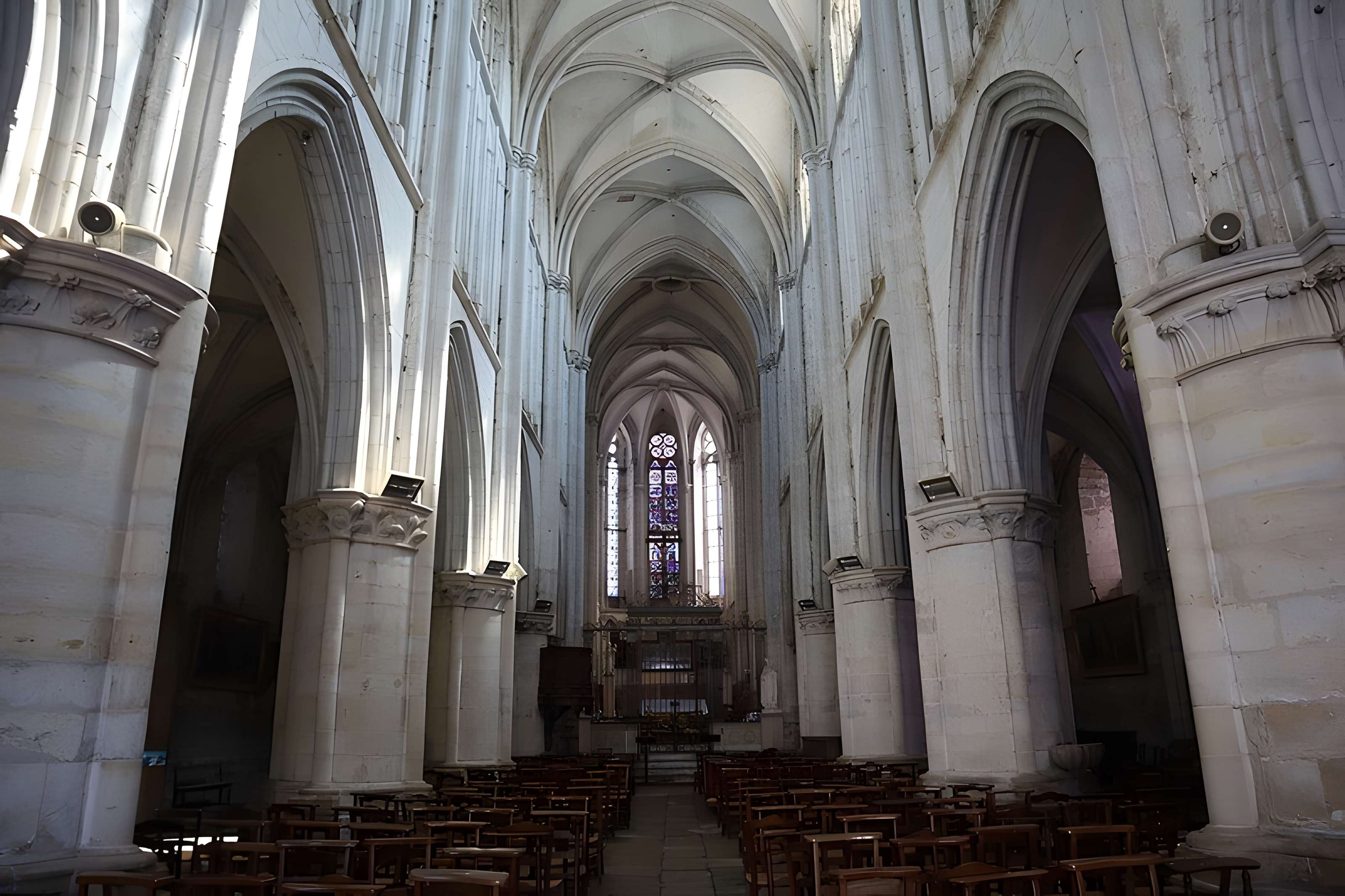 Église Saint-Pierre de Varzy