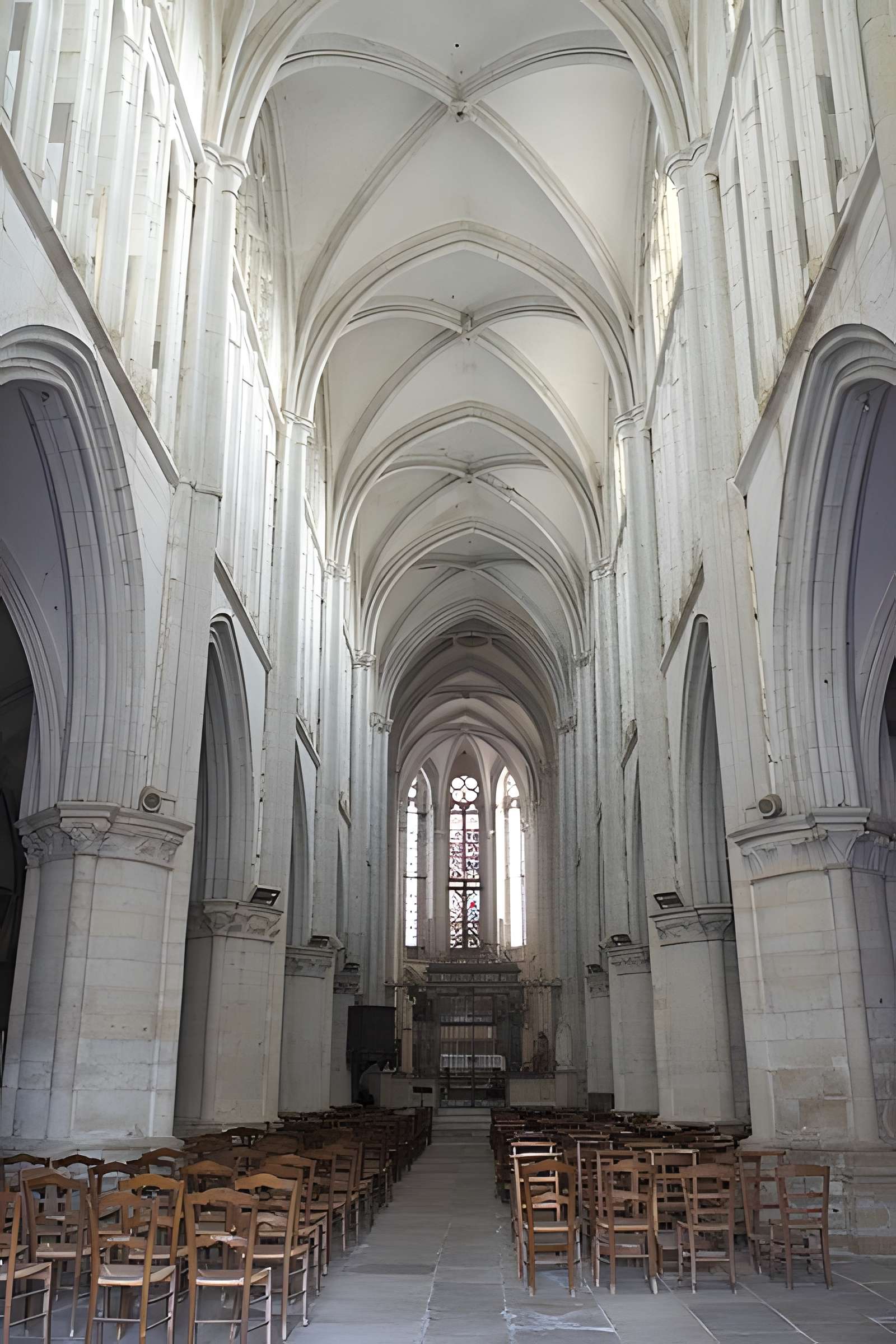 Église Saint-Pierre de Varzy